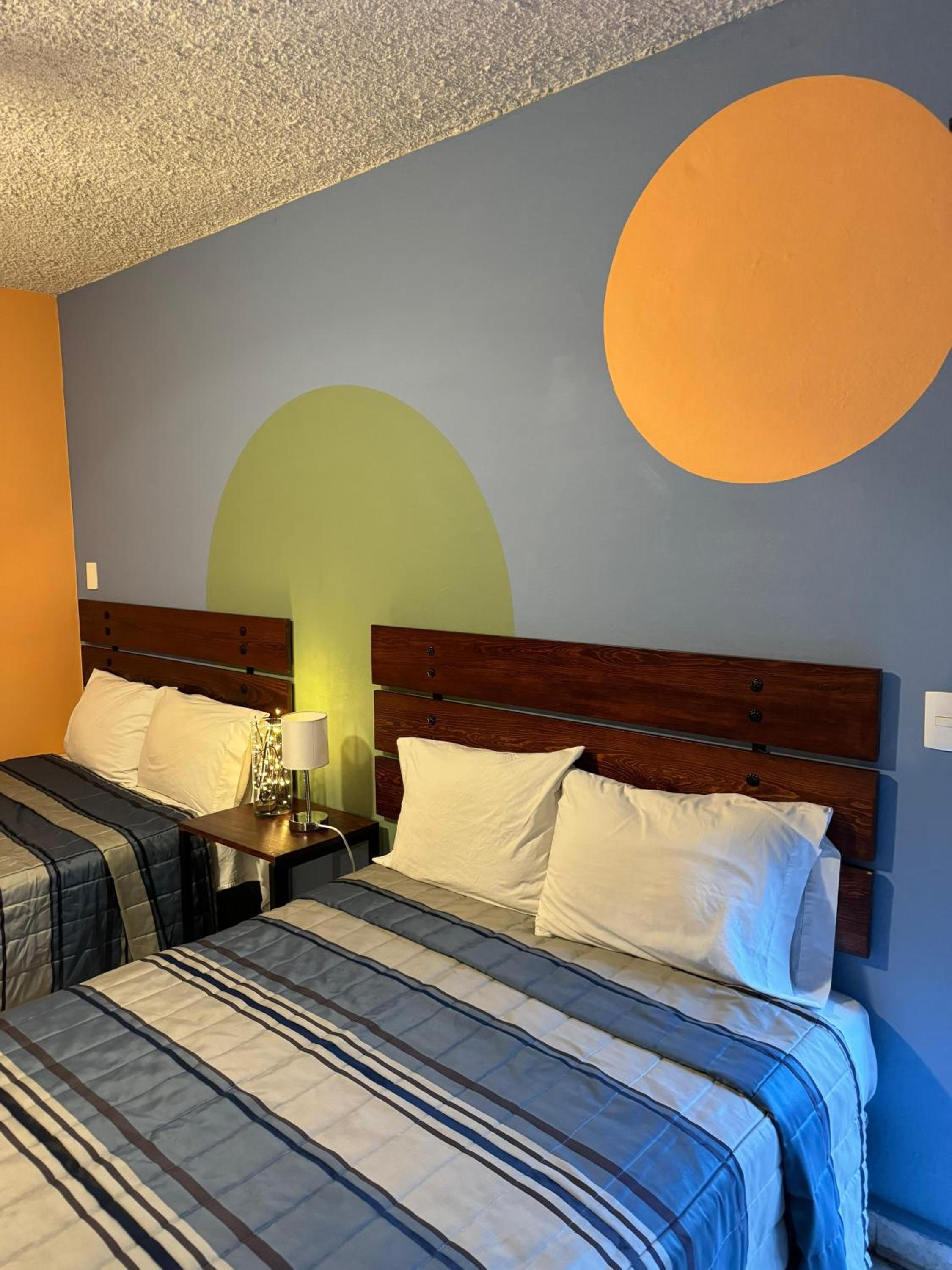 Twin Room with Private Bathroom - Photo 4