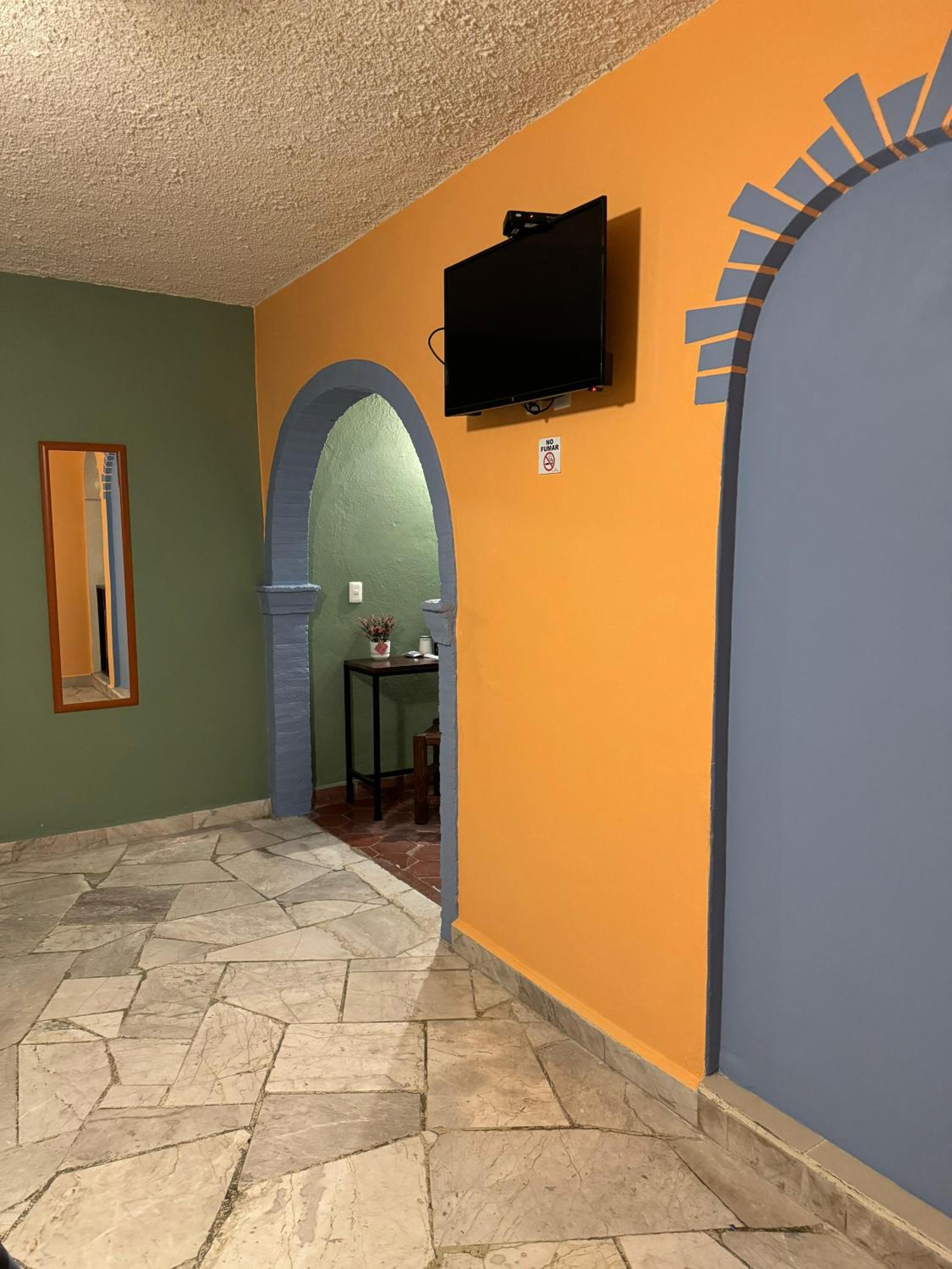 Twin Room with Private Bathroom - Photo 6