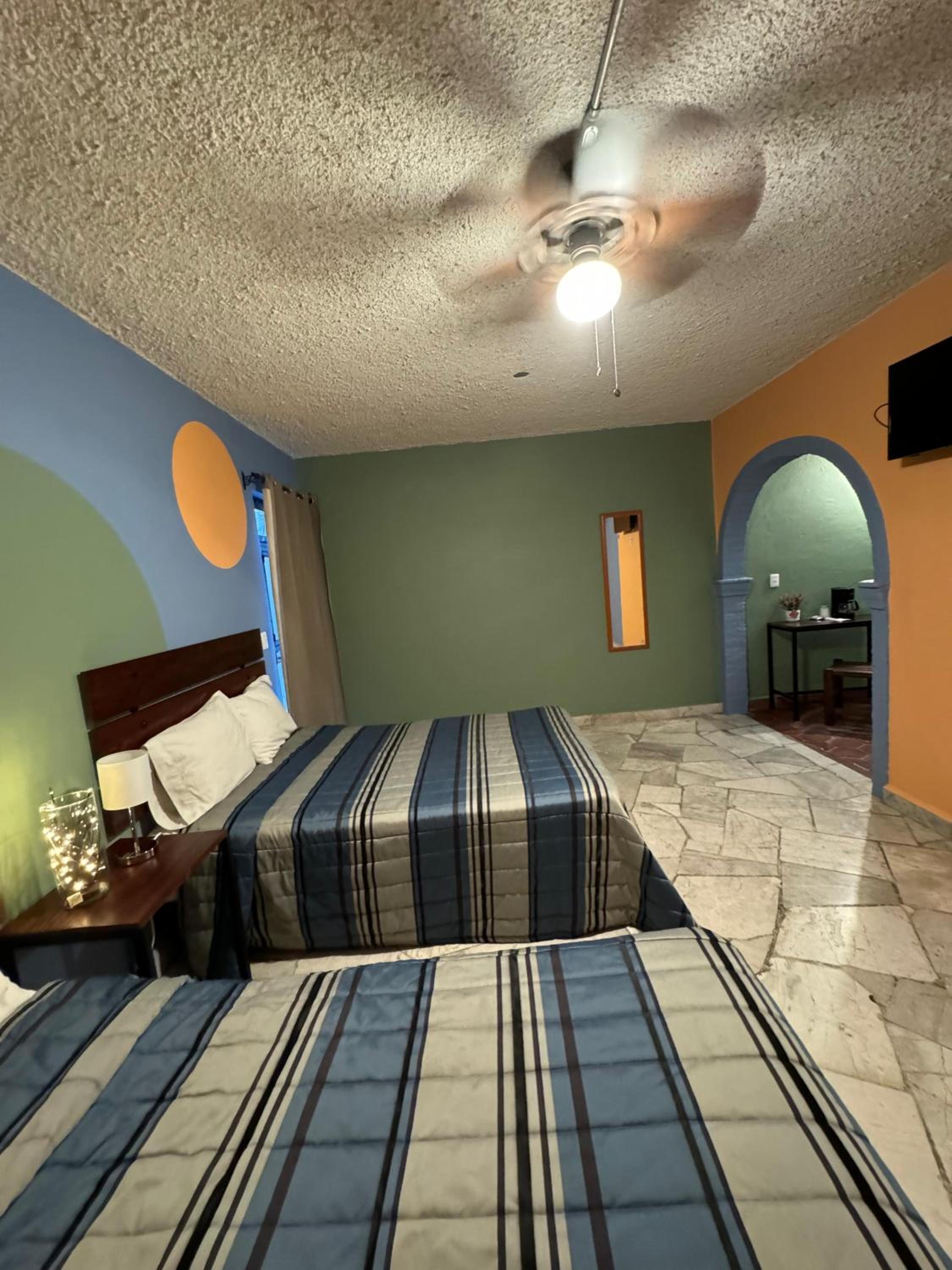 Twin Room with Private Bathroom - Photo 7