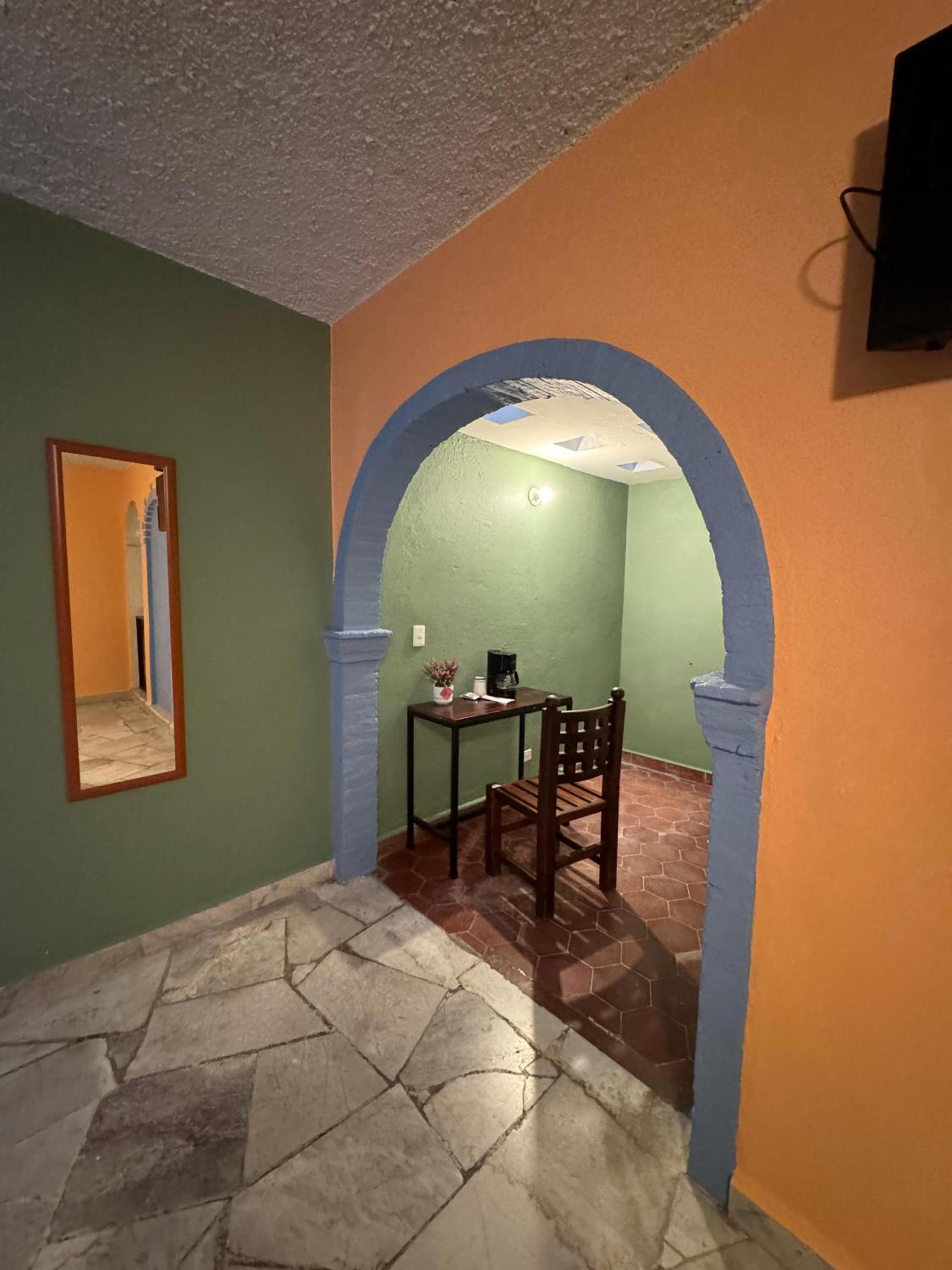 Twin Room with Private Bathroom - Photo 3