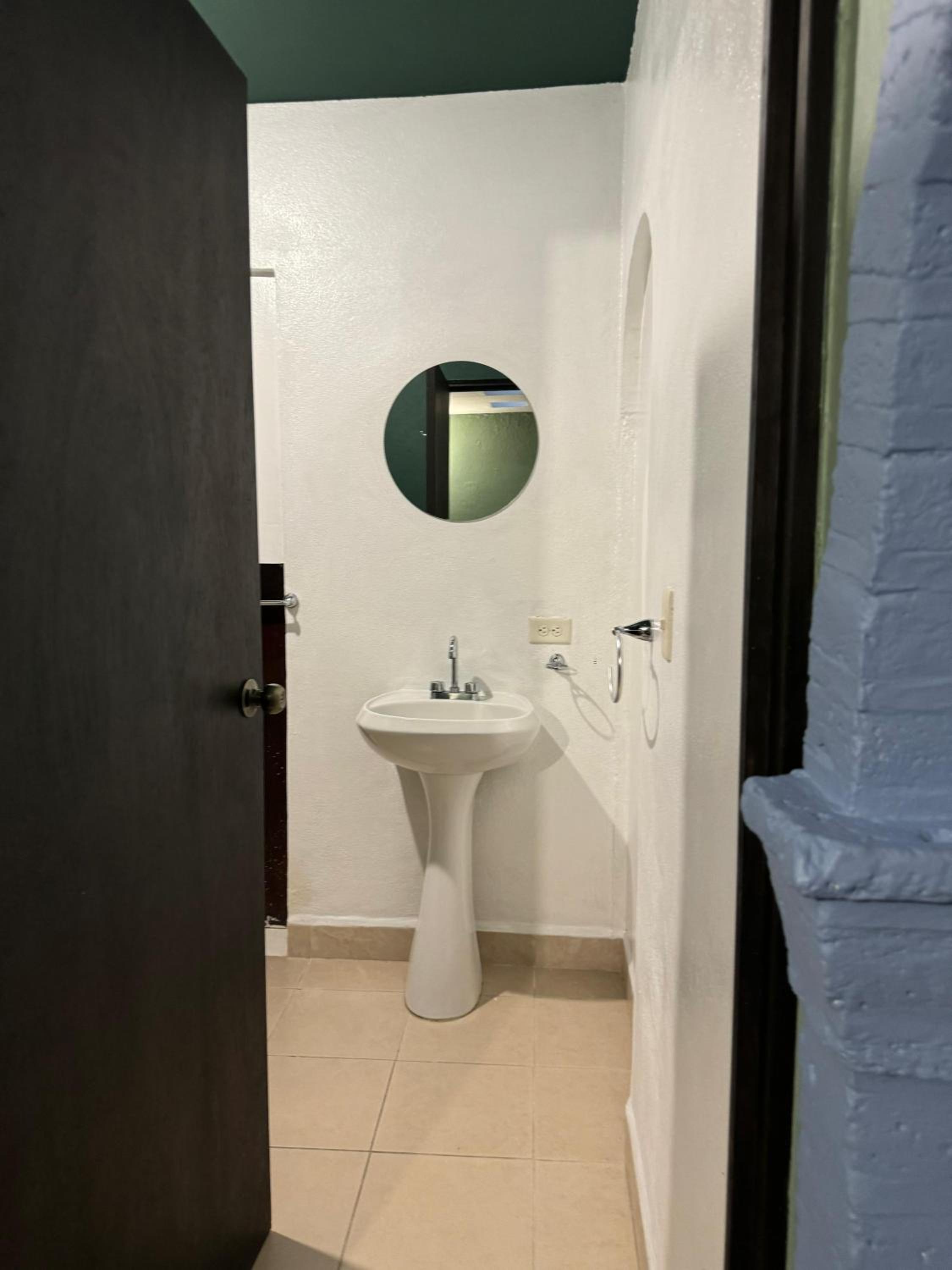 Twin Room with Private Bathroom - Photo 10