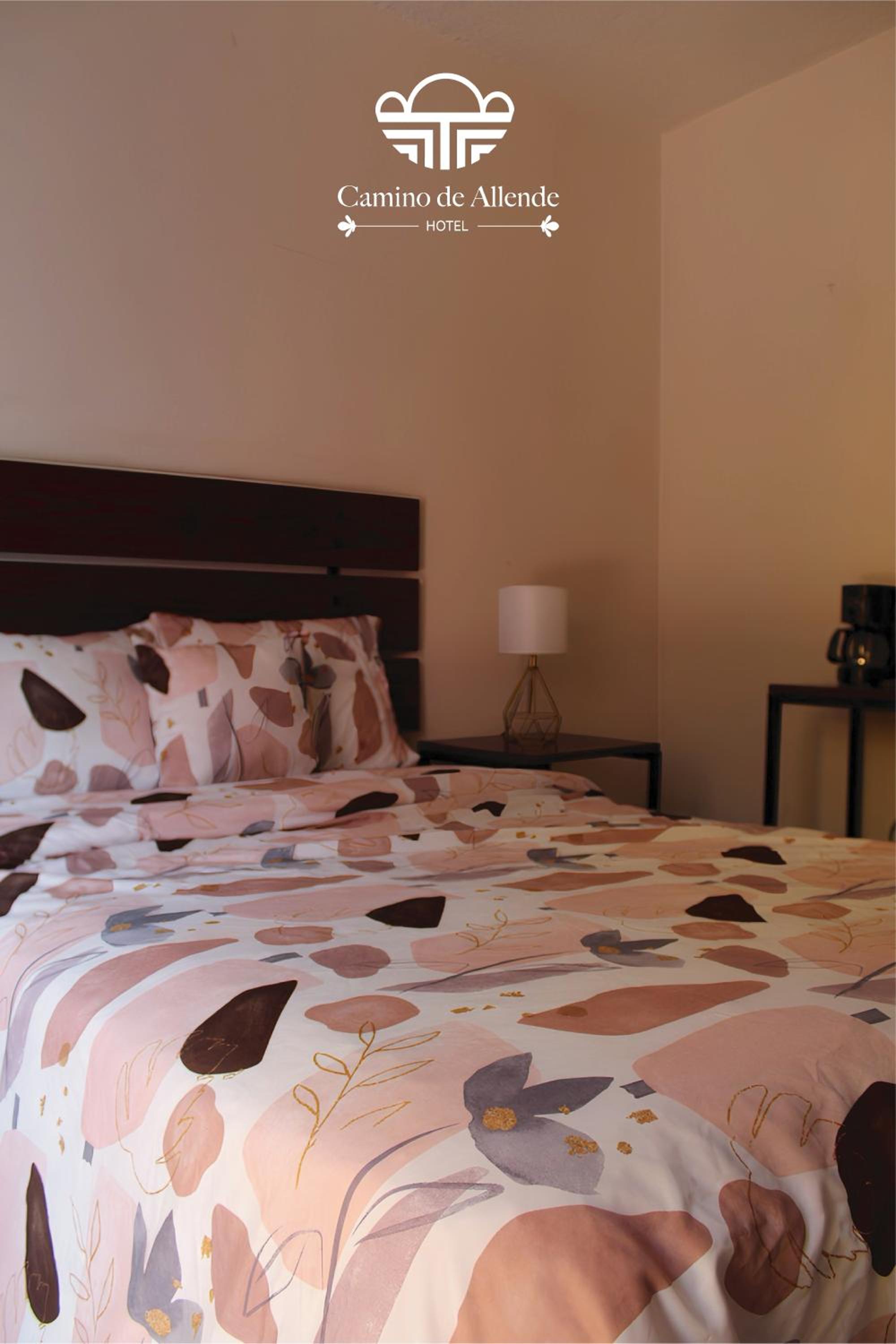 Double Room with Private Bathroom - Photo 12
