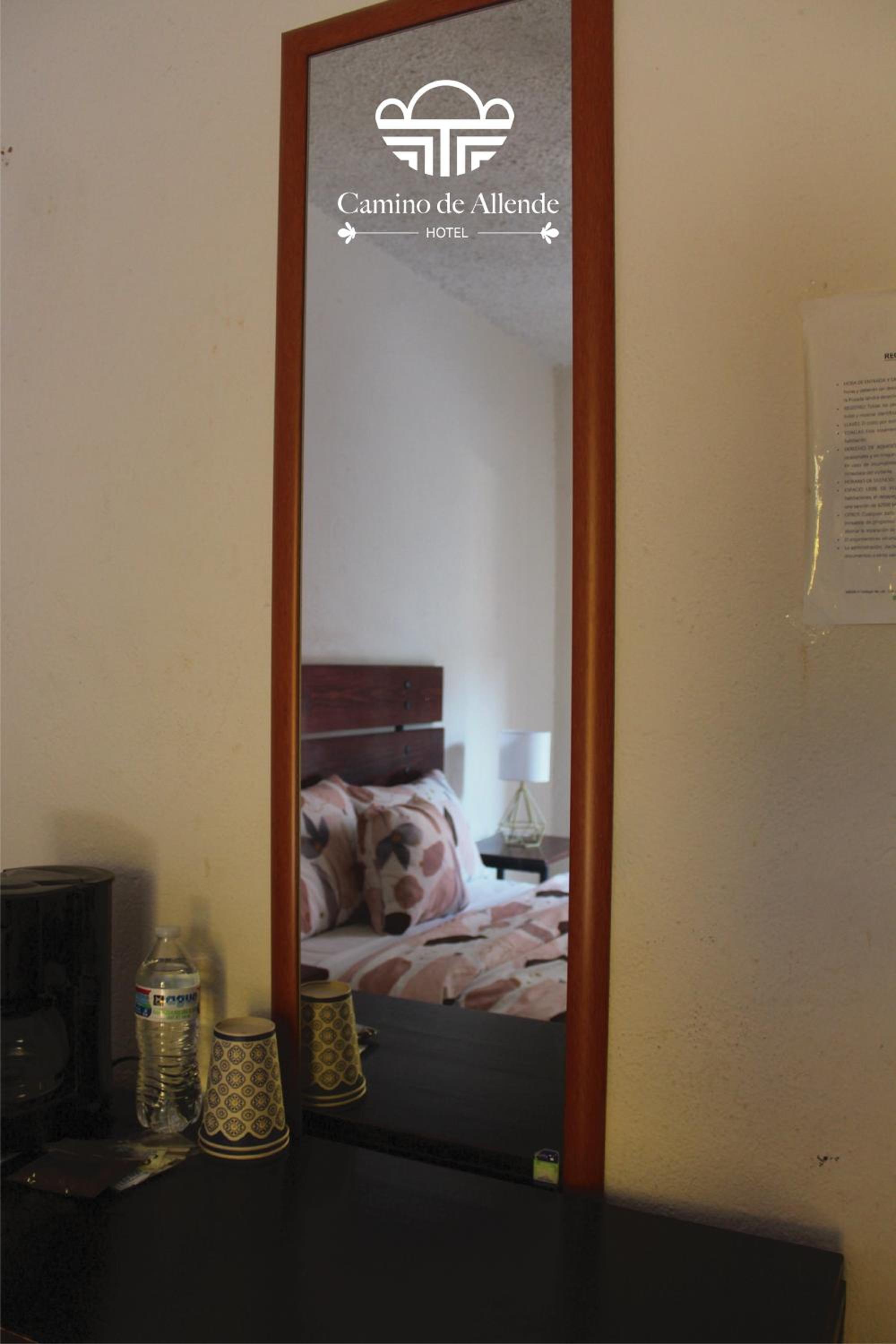 Double Room with Private Bathroom - Photo 10