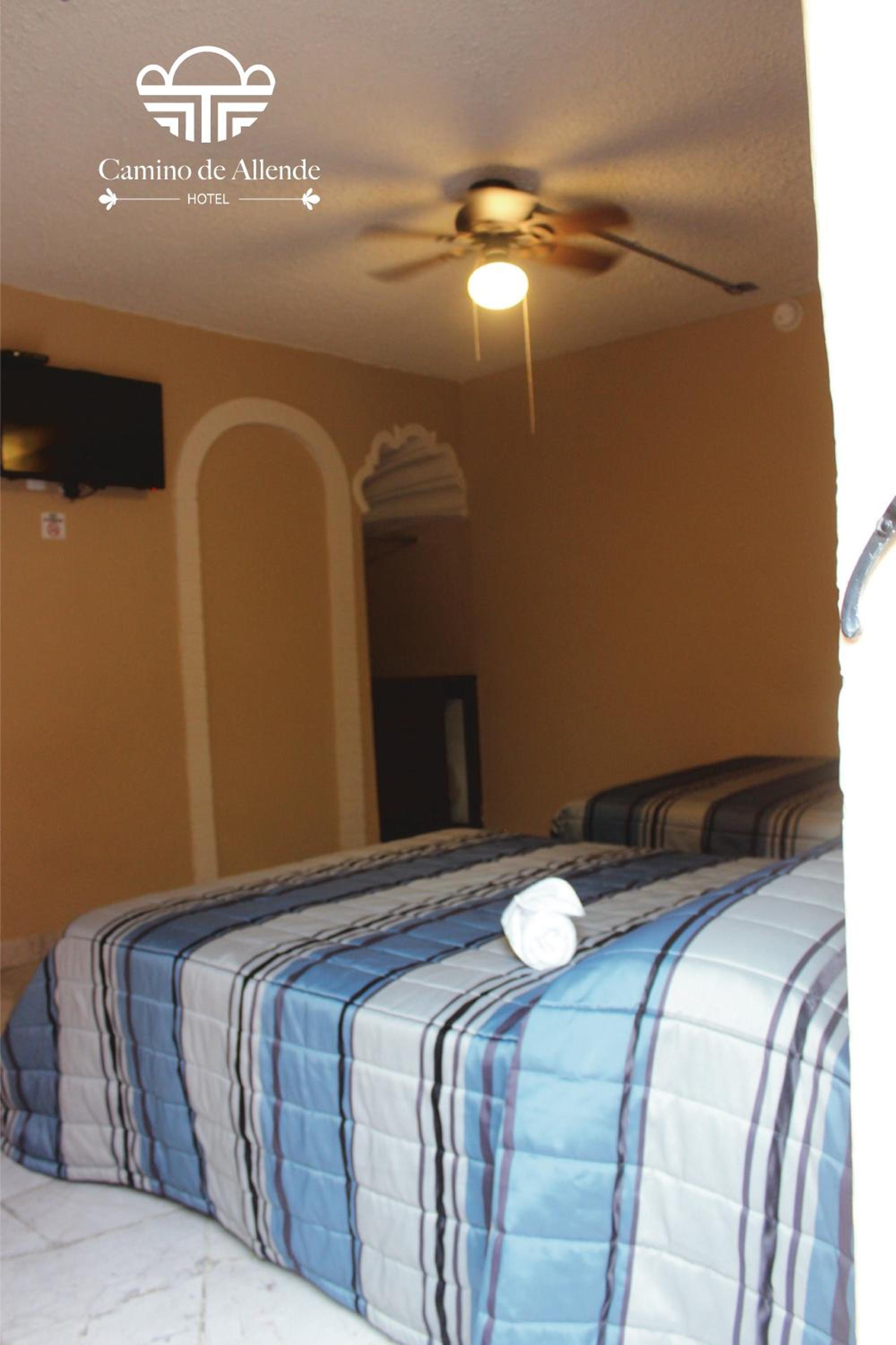 Double Room with Private Bathroom - Photo 3