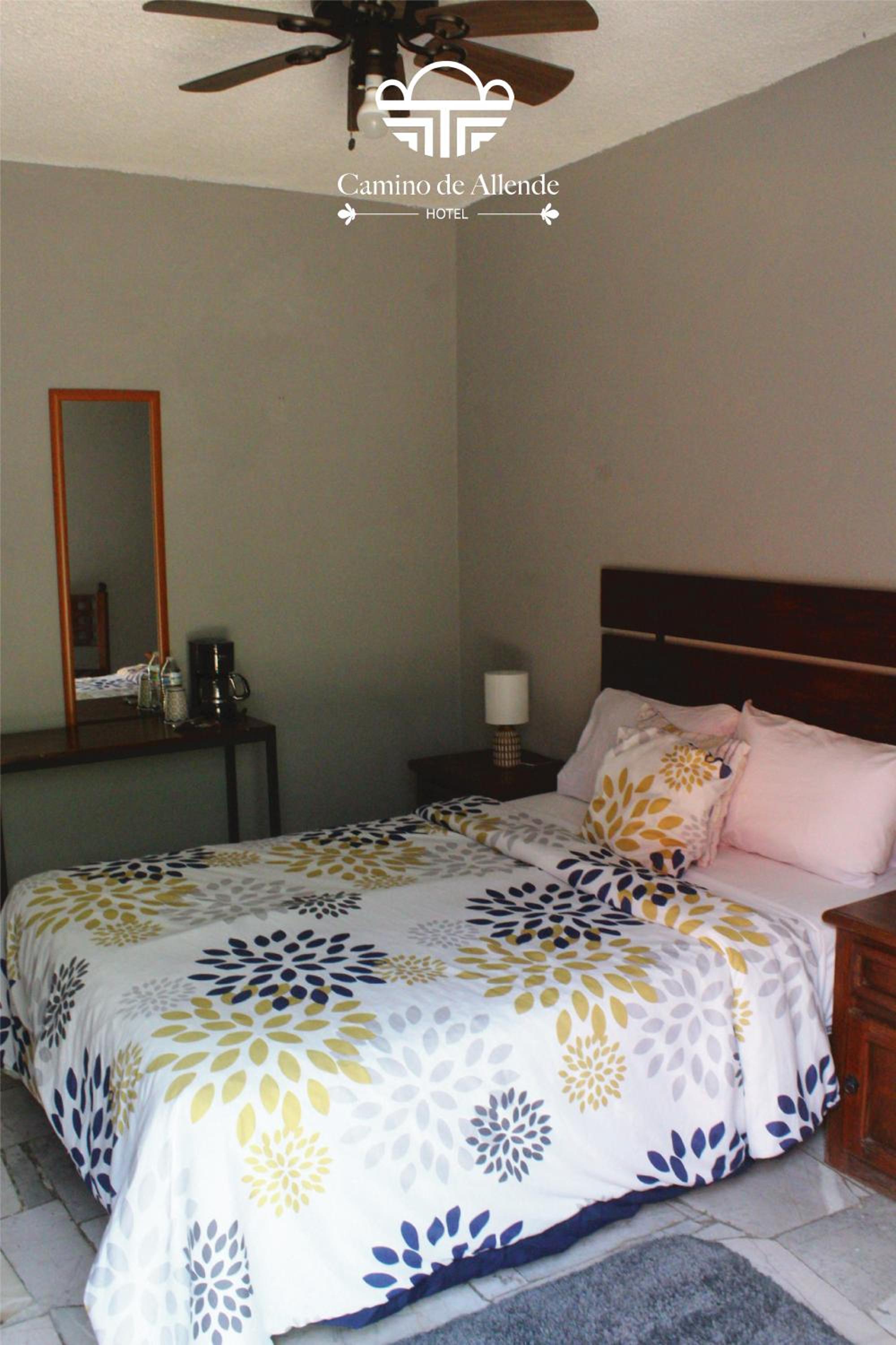 Double Room with Private Bathroom - Photo 8