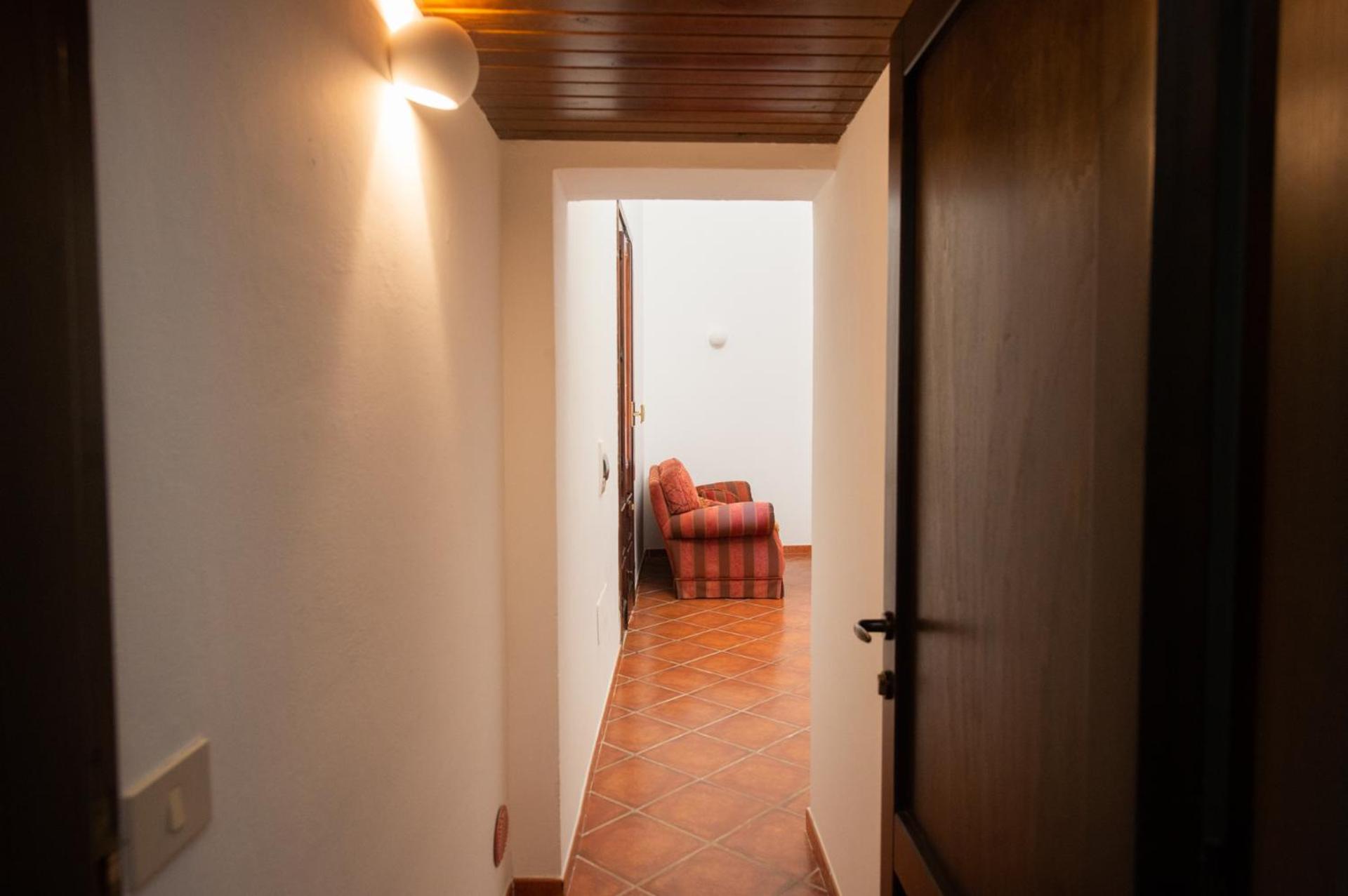 Deluxe One-Bedroom Apartment