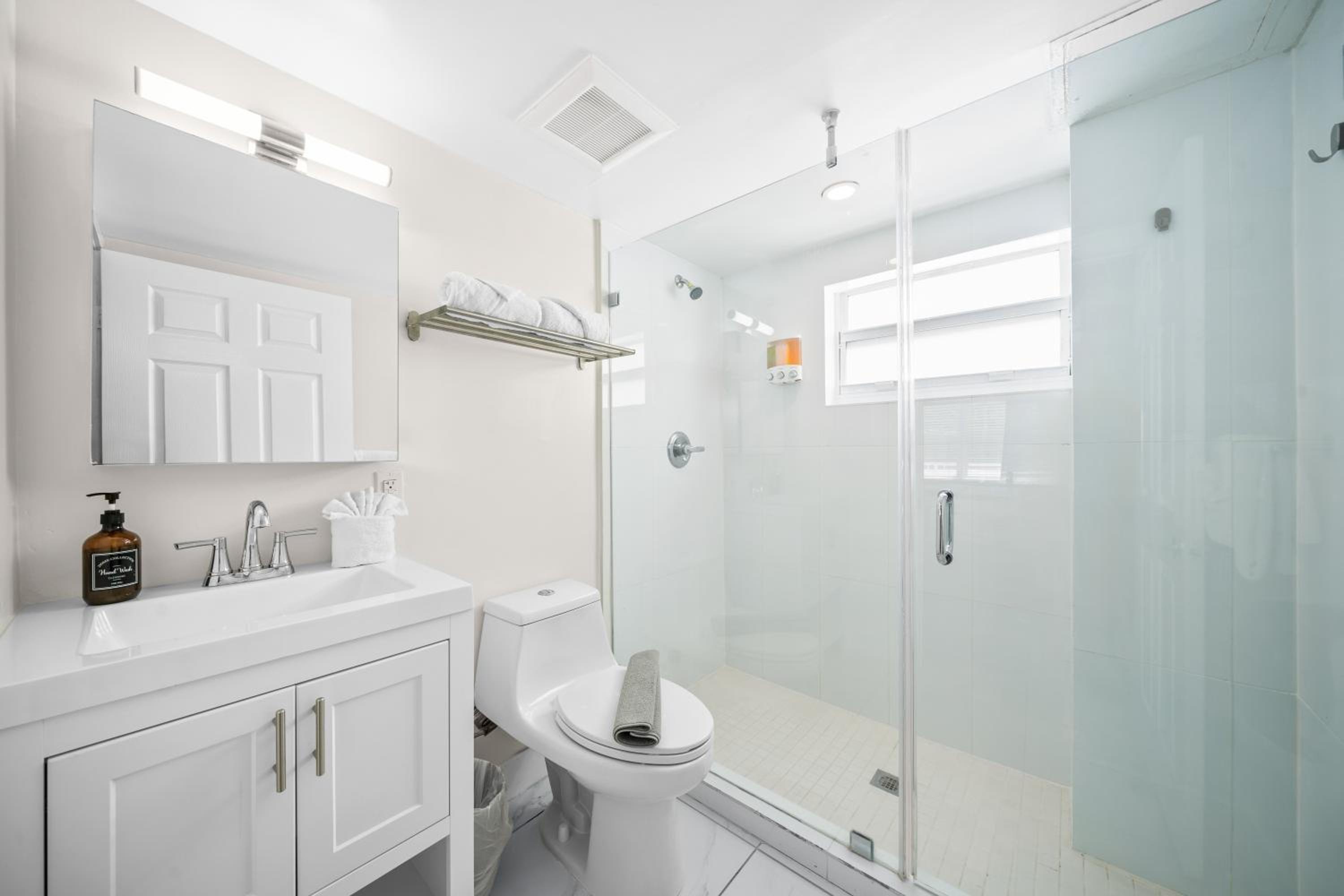 Premium Two Double Beds Studio with Kitchen - Photo 9