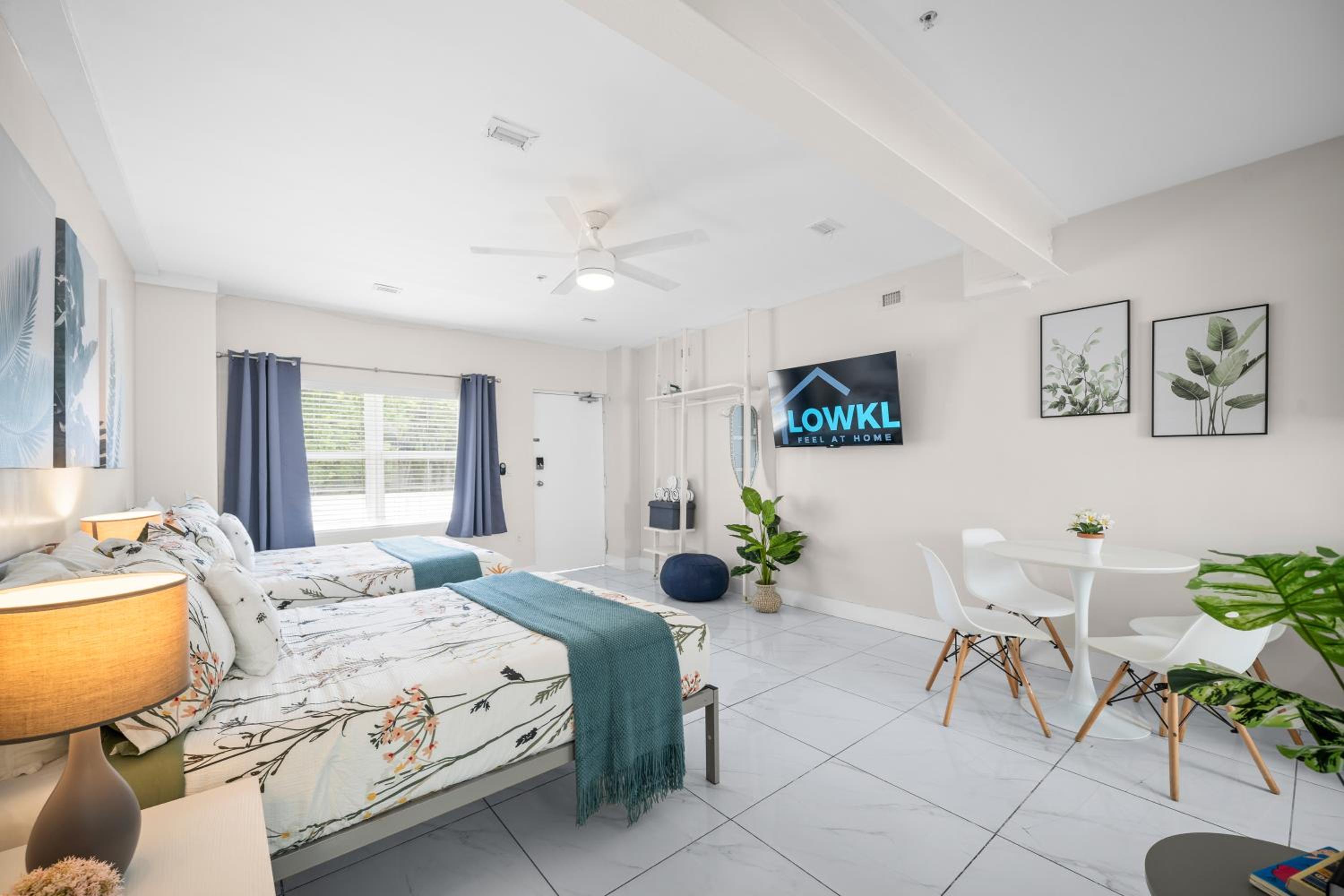 Premium Two Double Beds Studio with Kitchen - Photo 8