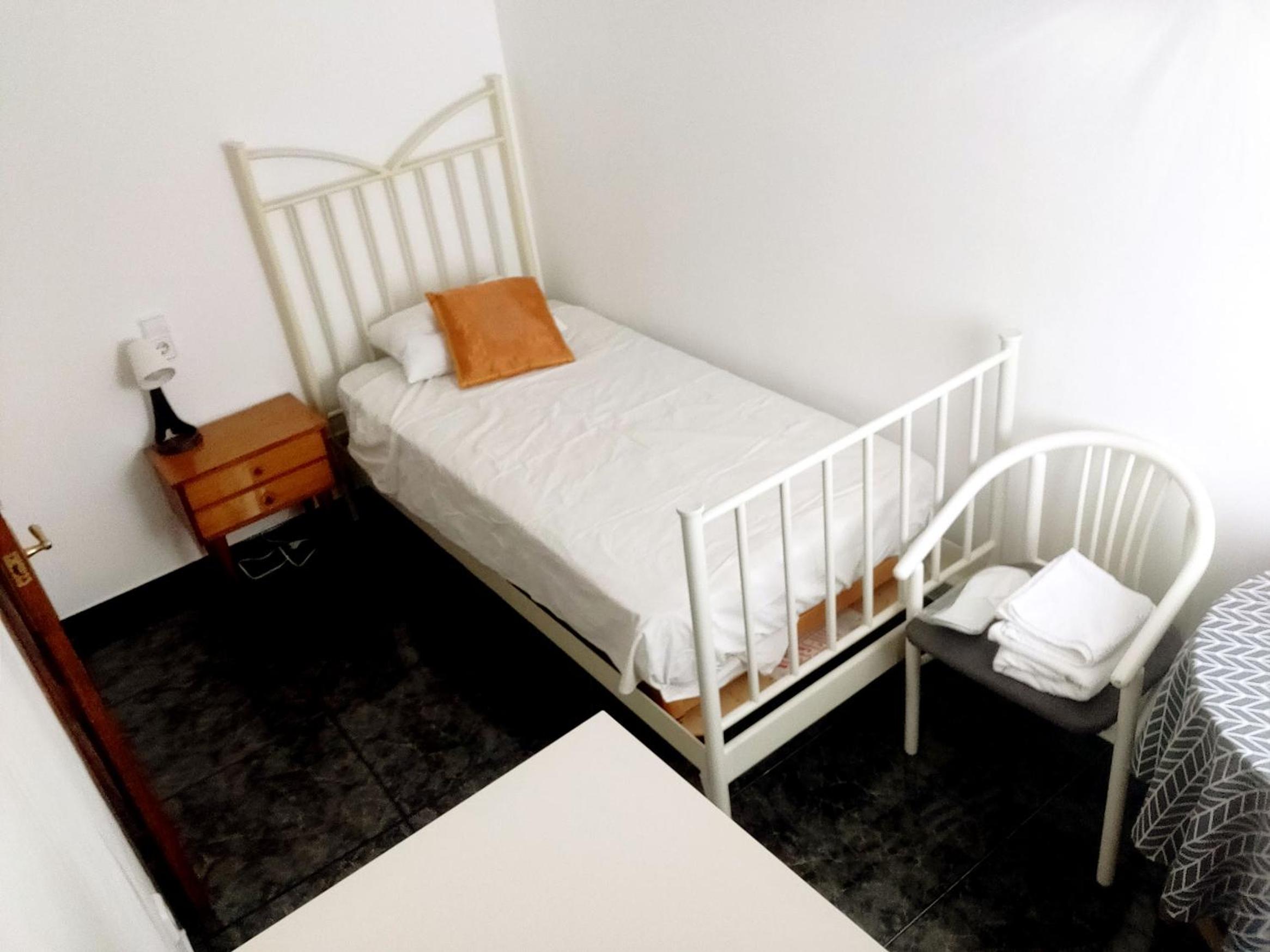 Standard Single Room with Shared Bathroom photo 3