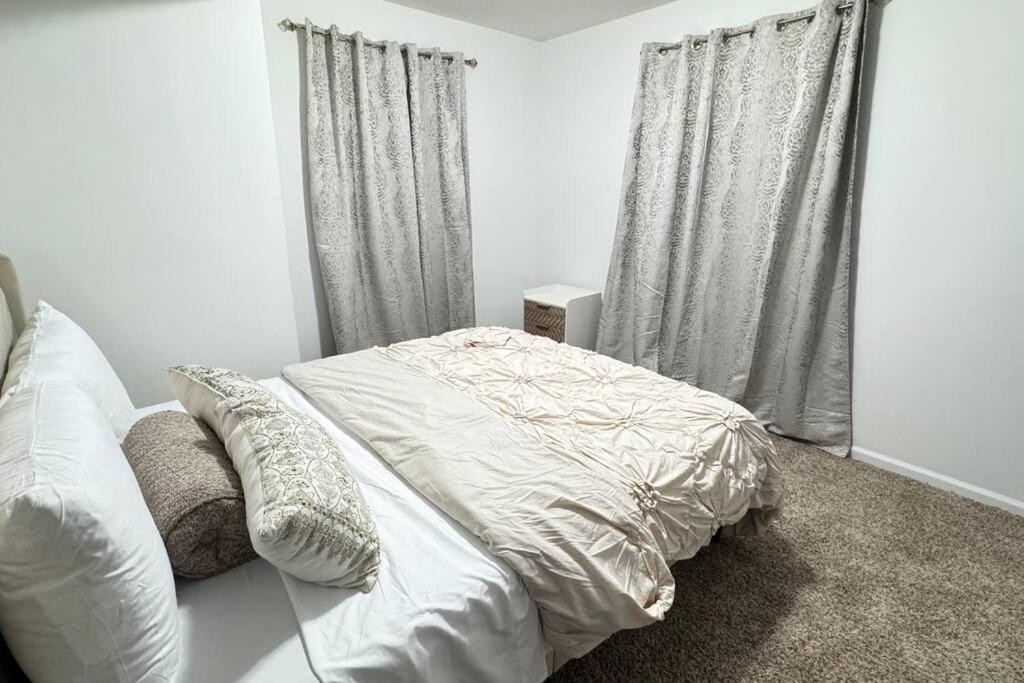 Three-Bedroom House photo 2