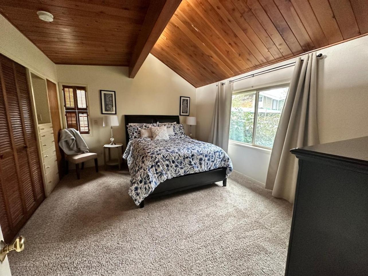 Four-Bedroom House photo 3