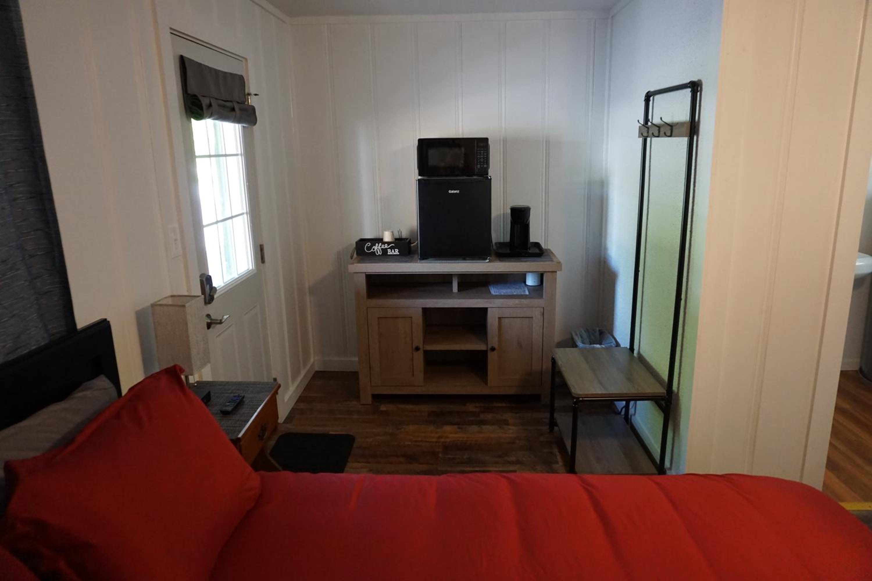 Queen Room photo 2