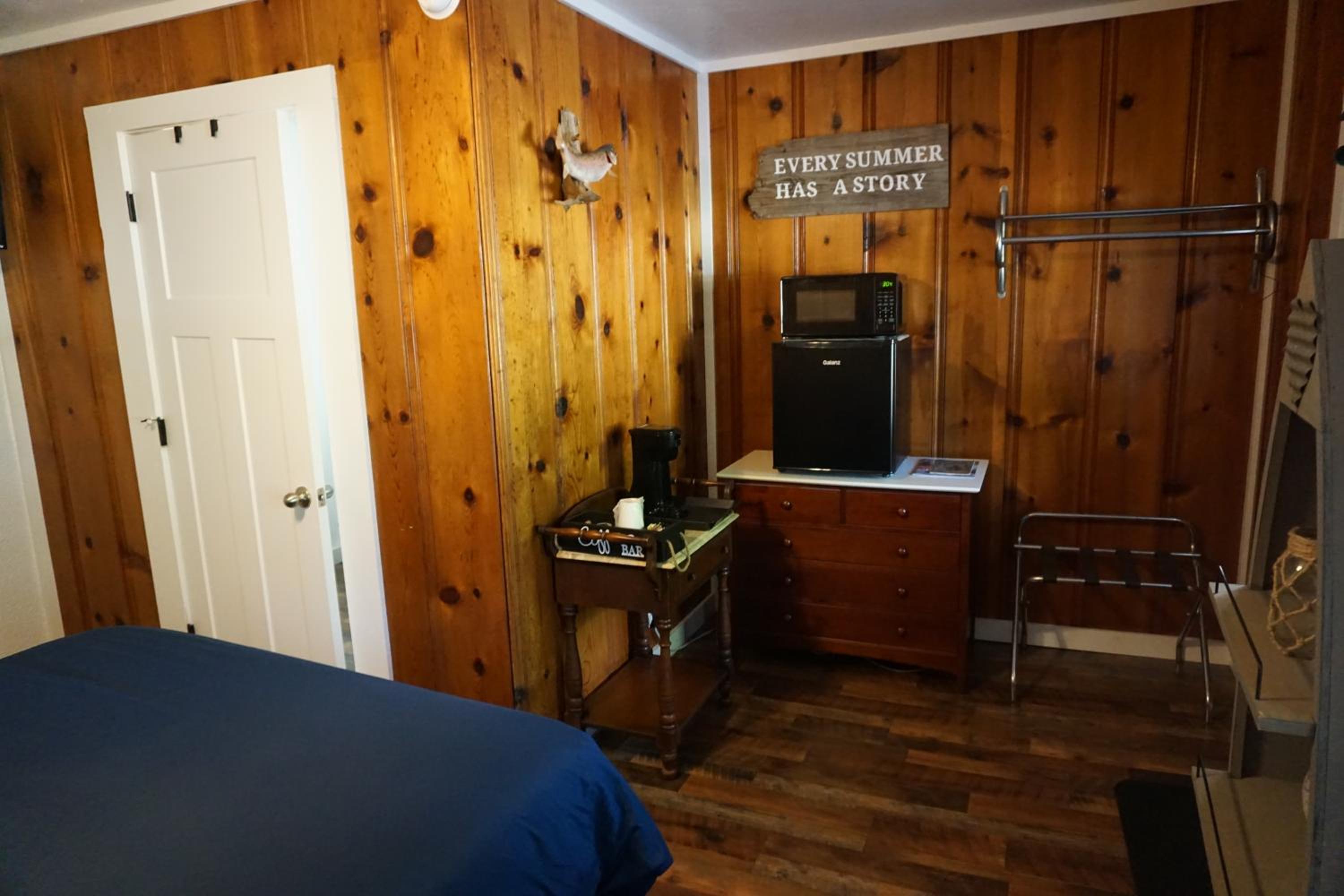 Queen Room photo 2
