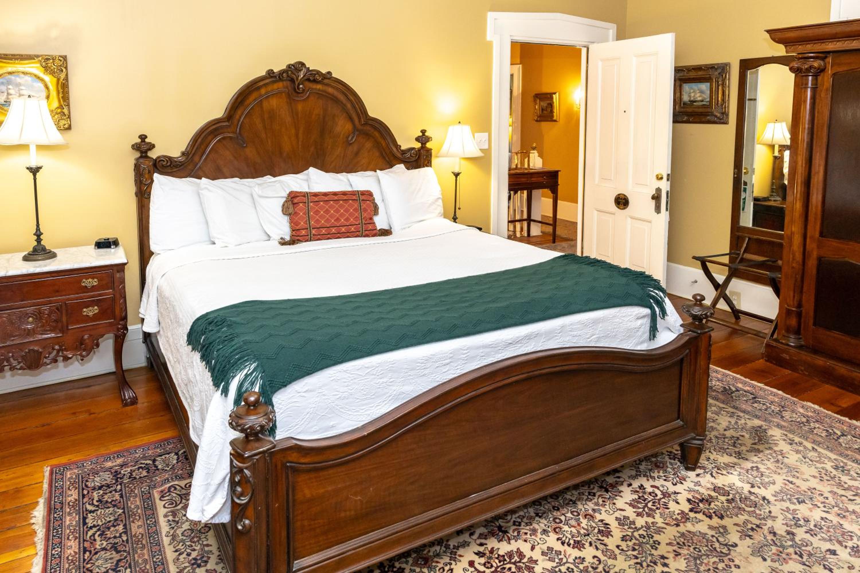 Lindsey Room - Luxury Main House King