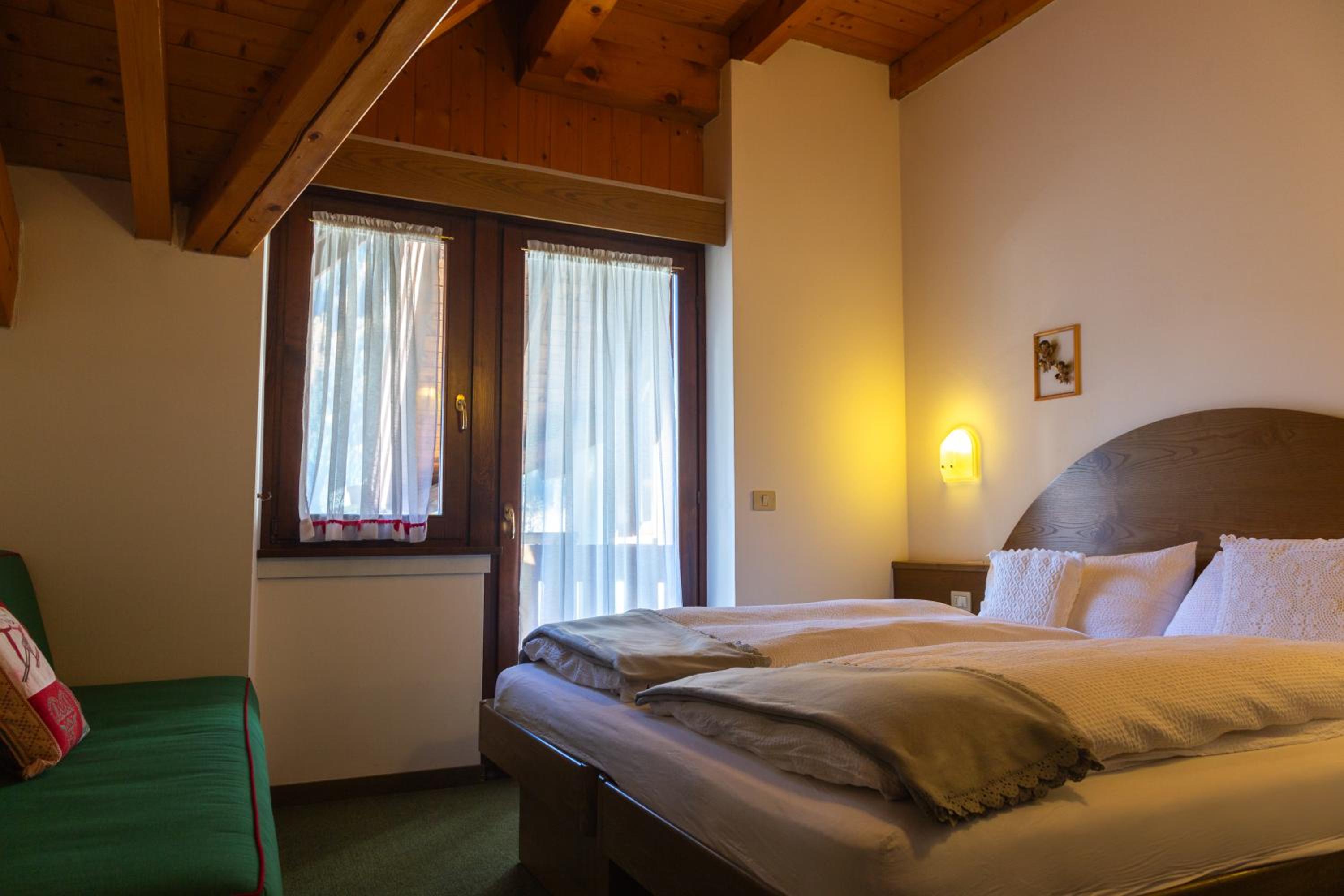 Classic Triple Room photo 2