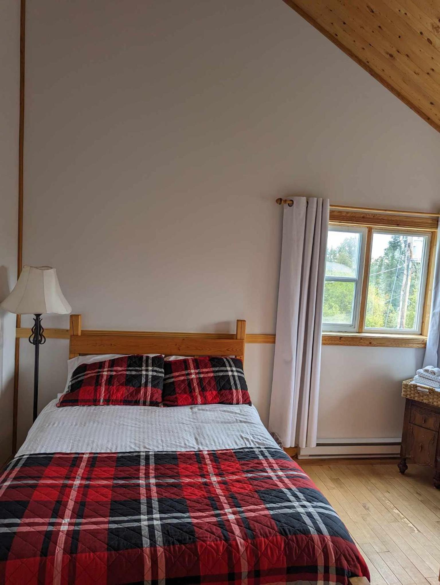 Quadruple Room with Shared Bathroom photo 2