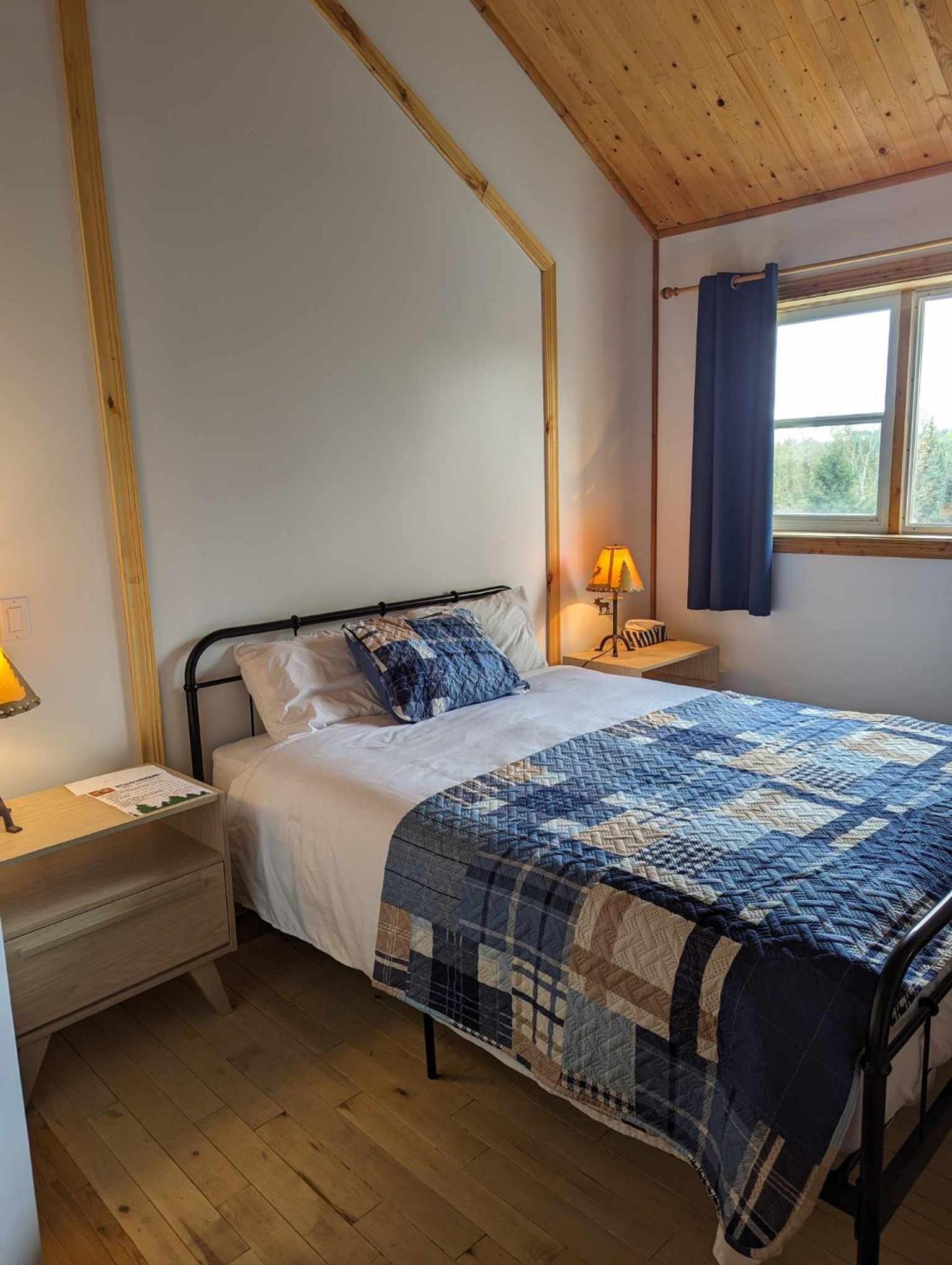 Double Room with Shared Bathroom photo 3