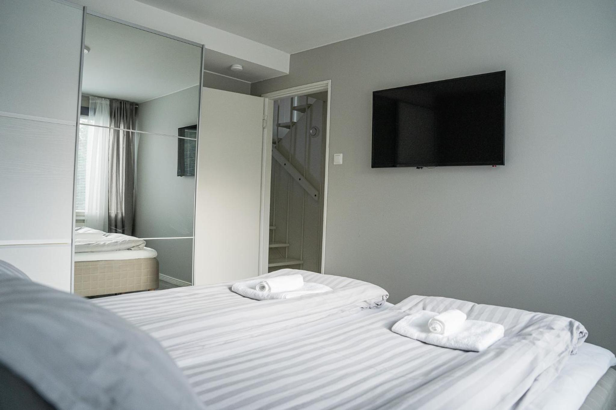 Three-Bedroom Apartment photo 2