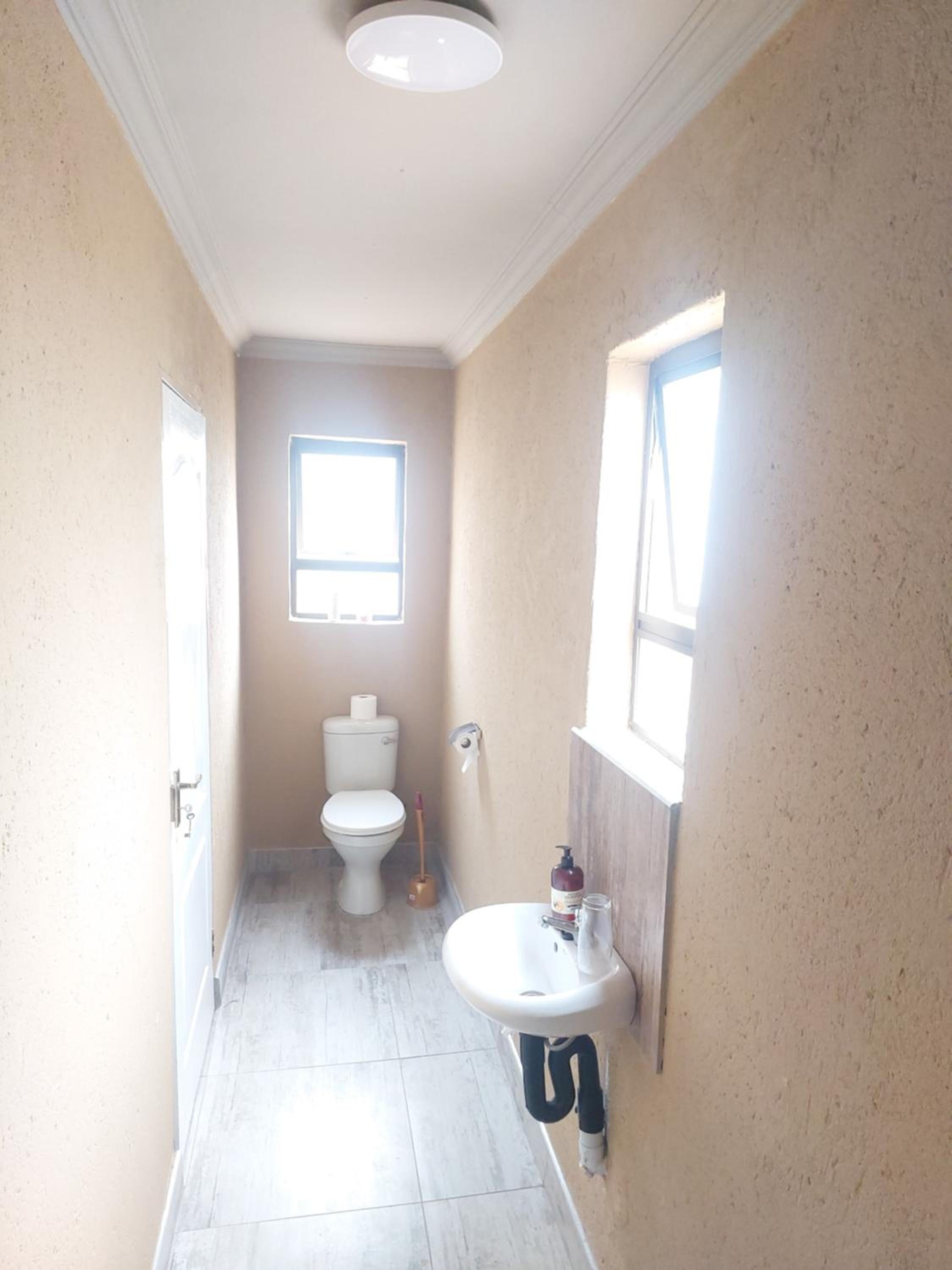 Standard Single Room With Shower photo 3