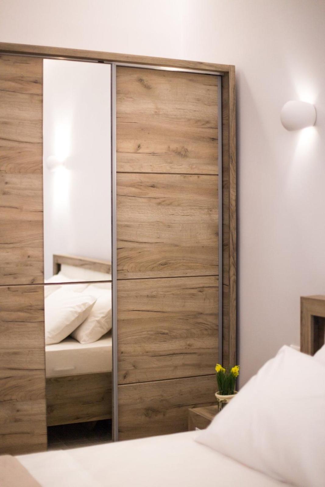 Studio Apartment with Queen Bed