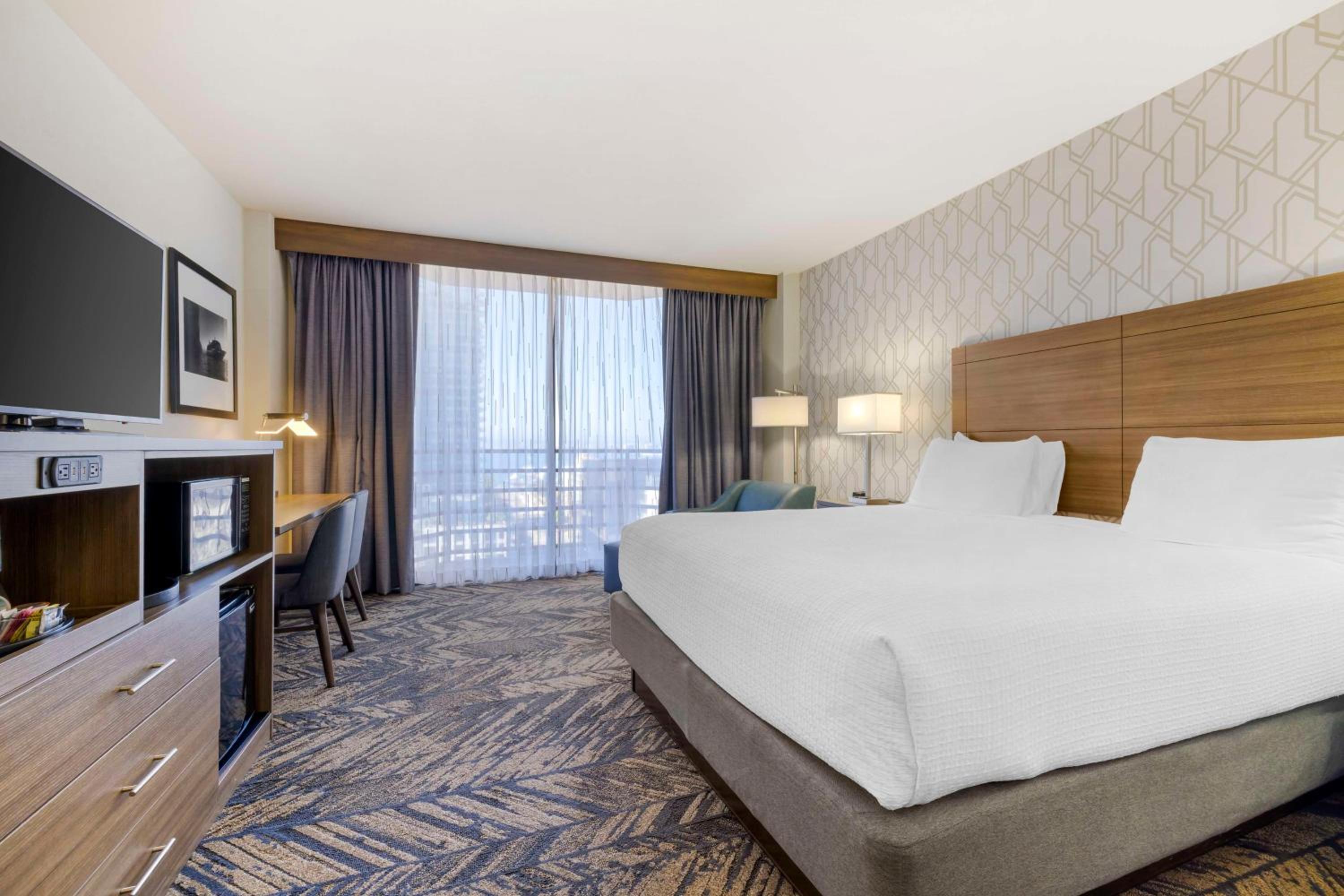 King Room with Balcony and City View  - Photo 5