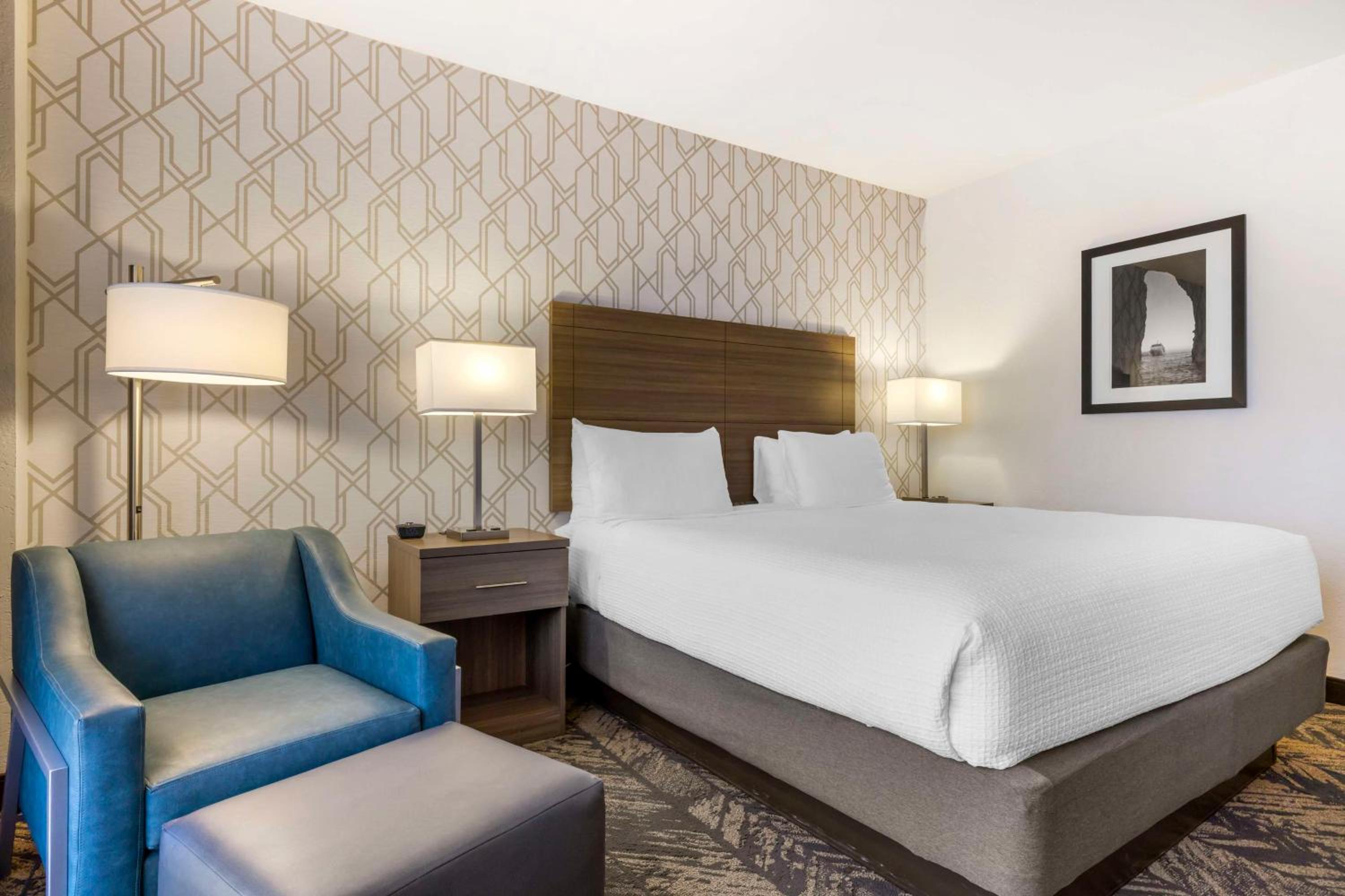 King Room with Balcony and City View  - Photo 3
