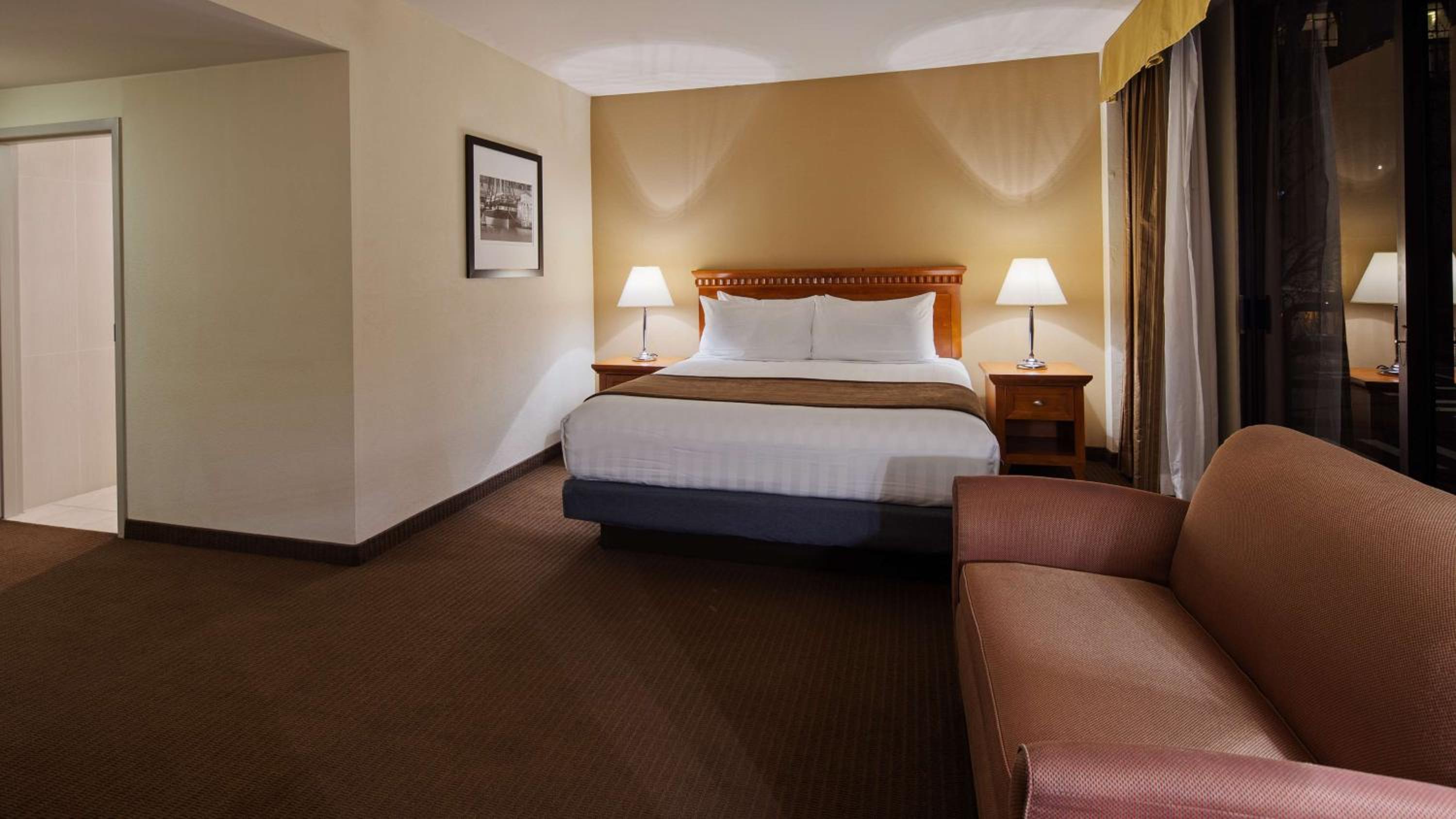 King Room, Larger Room, Balcony - Photo 3