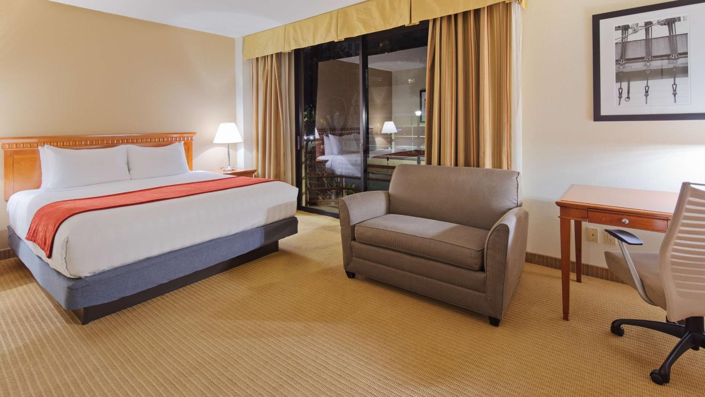 King Room, Larger Room, Balcony - Photo 1
