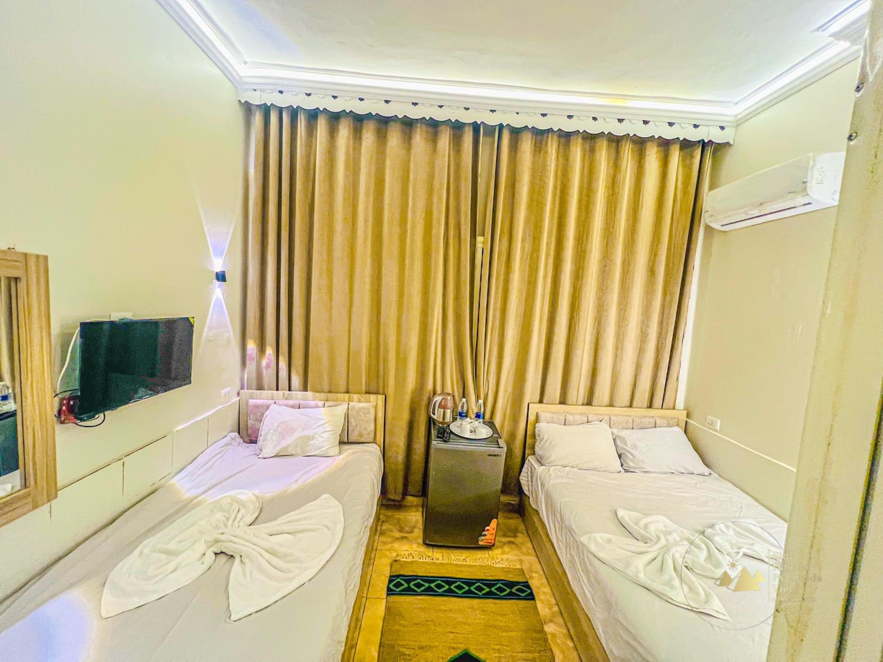Deluxe Room (2 Adults + 1 Child)
