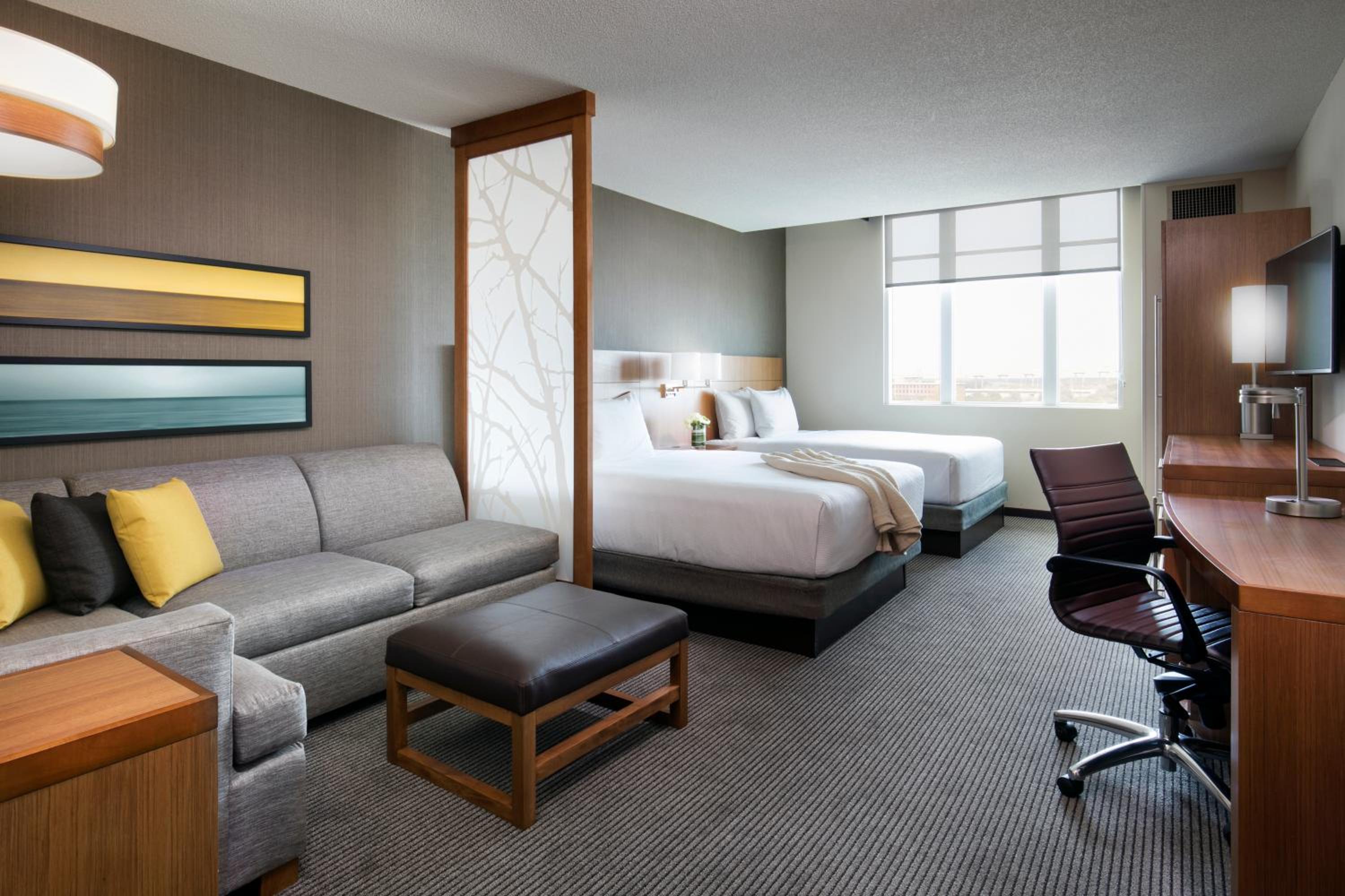 Queen Room with Two Queen Beds and Sofa Bed - High Floor