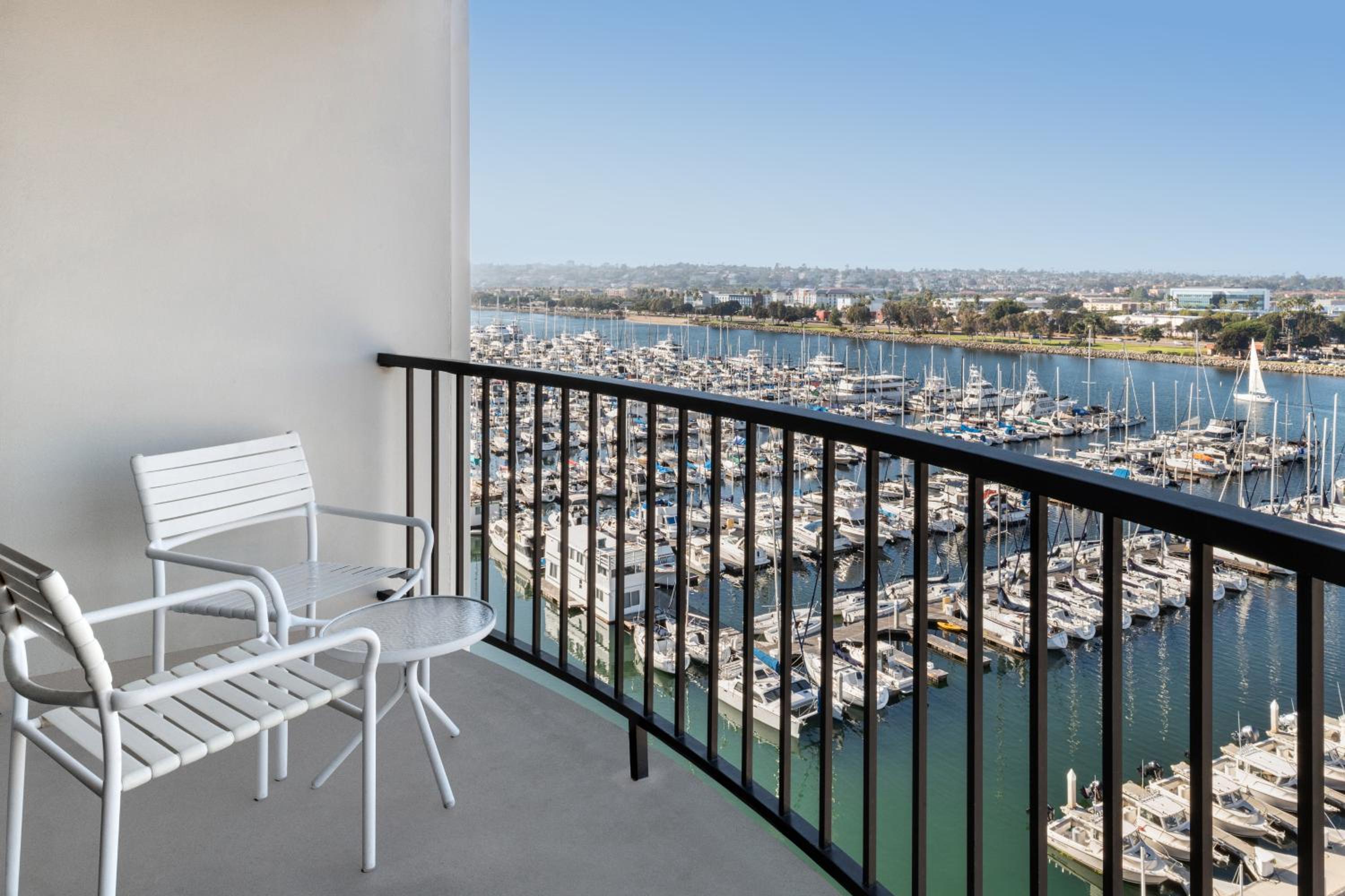 2 Double beds, Bay Tower, Traditional Guest Room - Photo 4