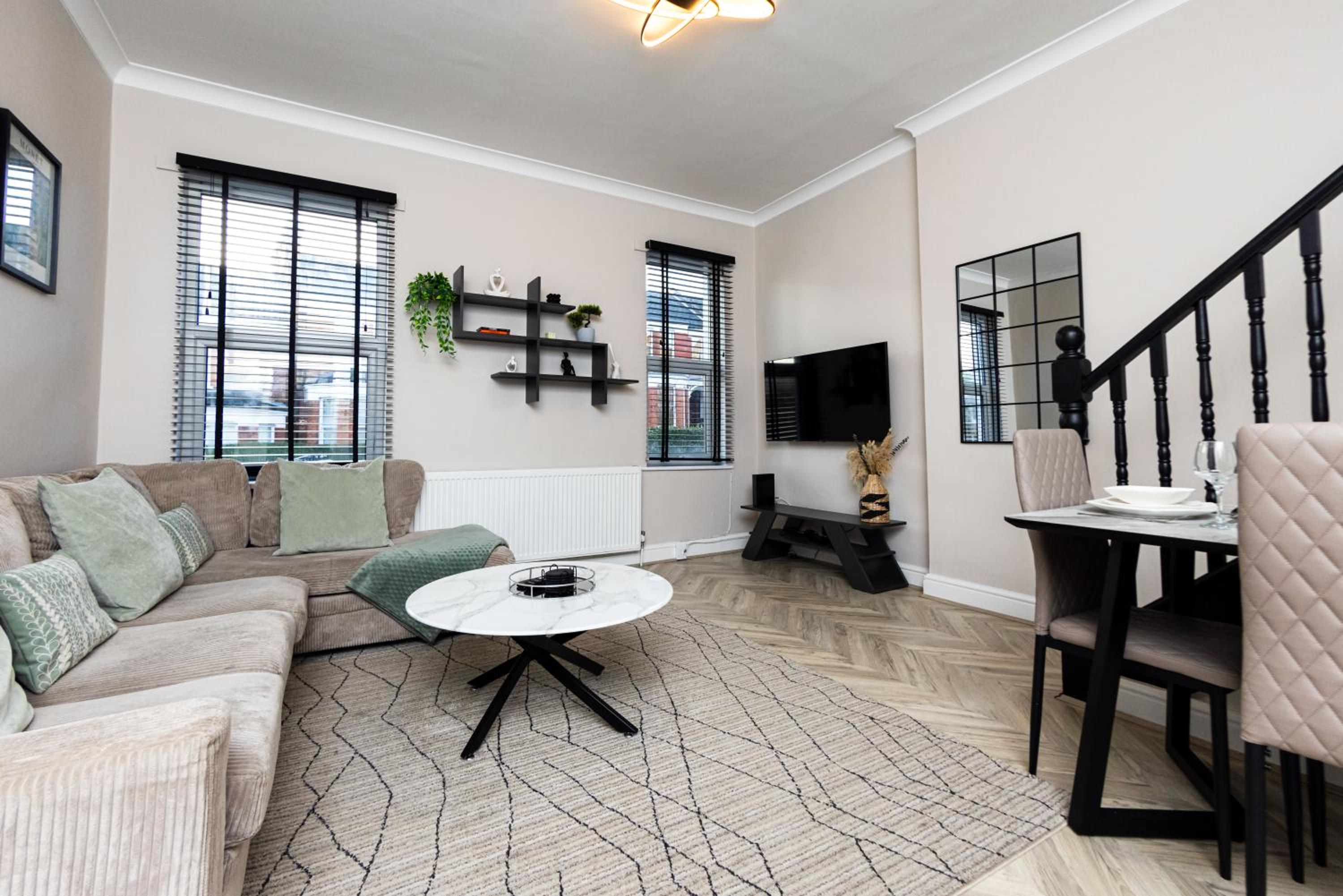 Three-Bedroom Apartment photo 1