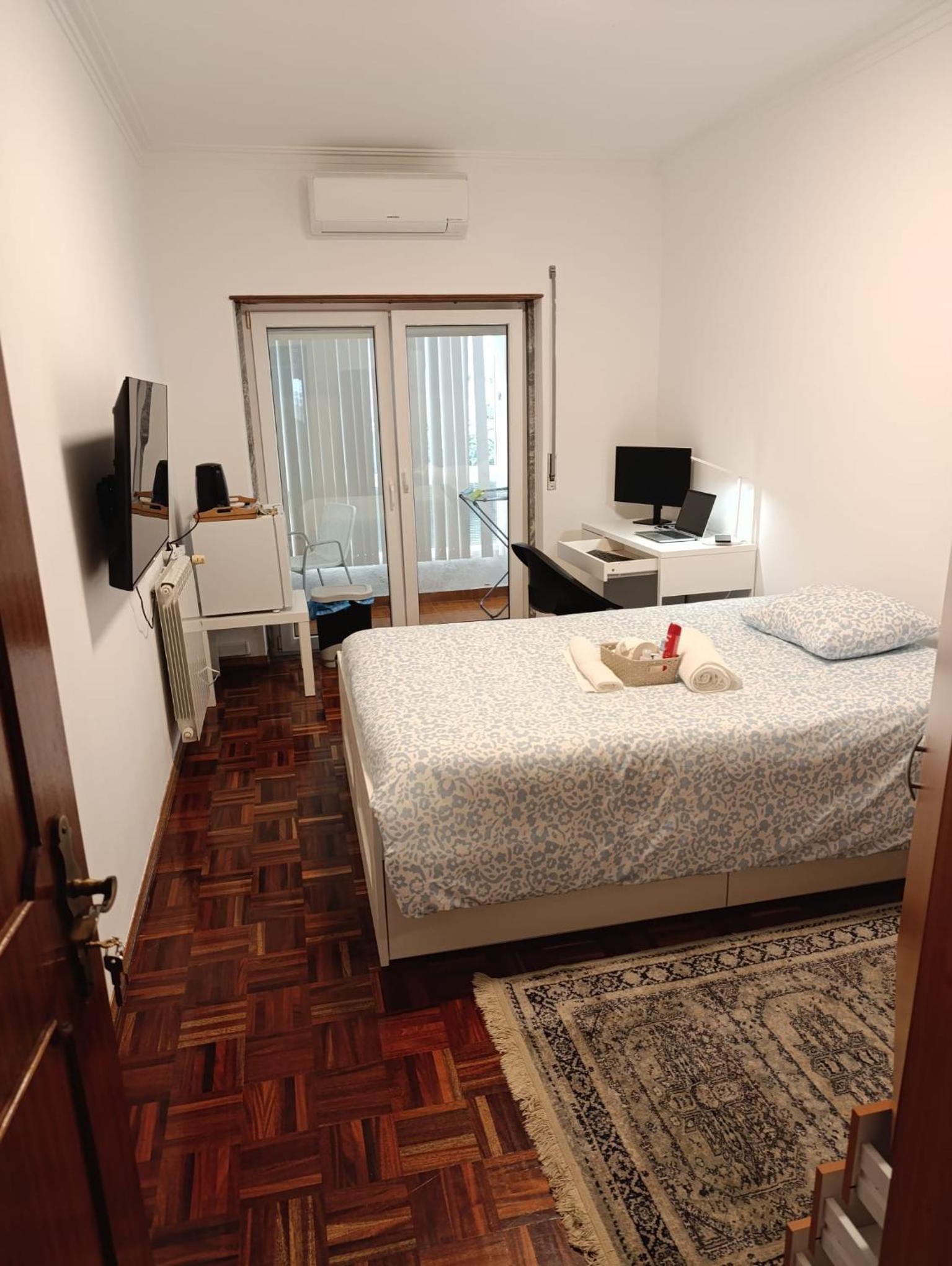 Single Room with Shared Bathroom photo 1