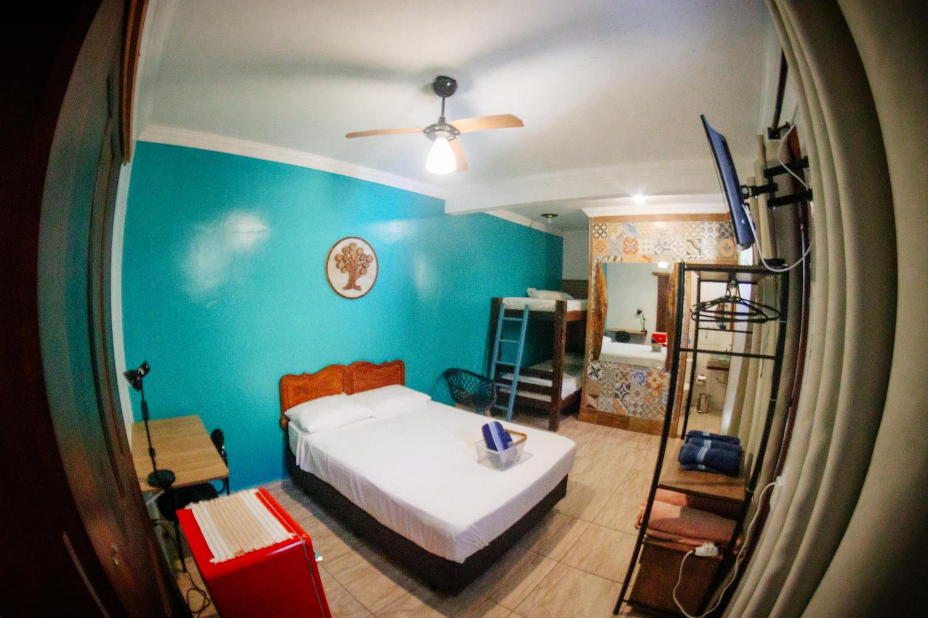 Quadruple Room with Private Bathroom photo 3