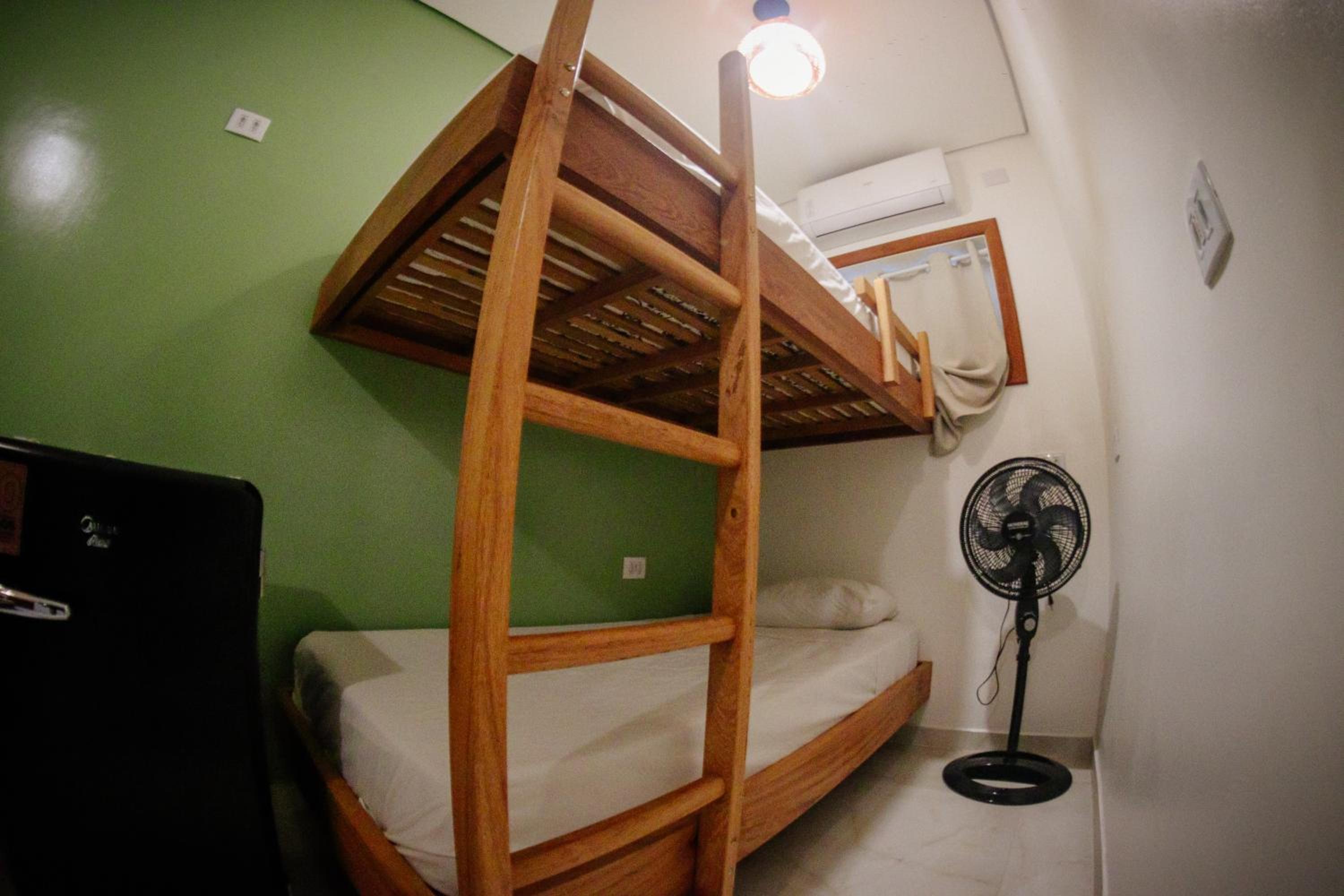 Quadruple Room with Private Bathroom photo 2
