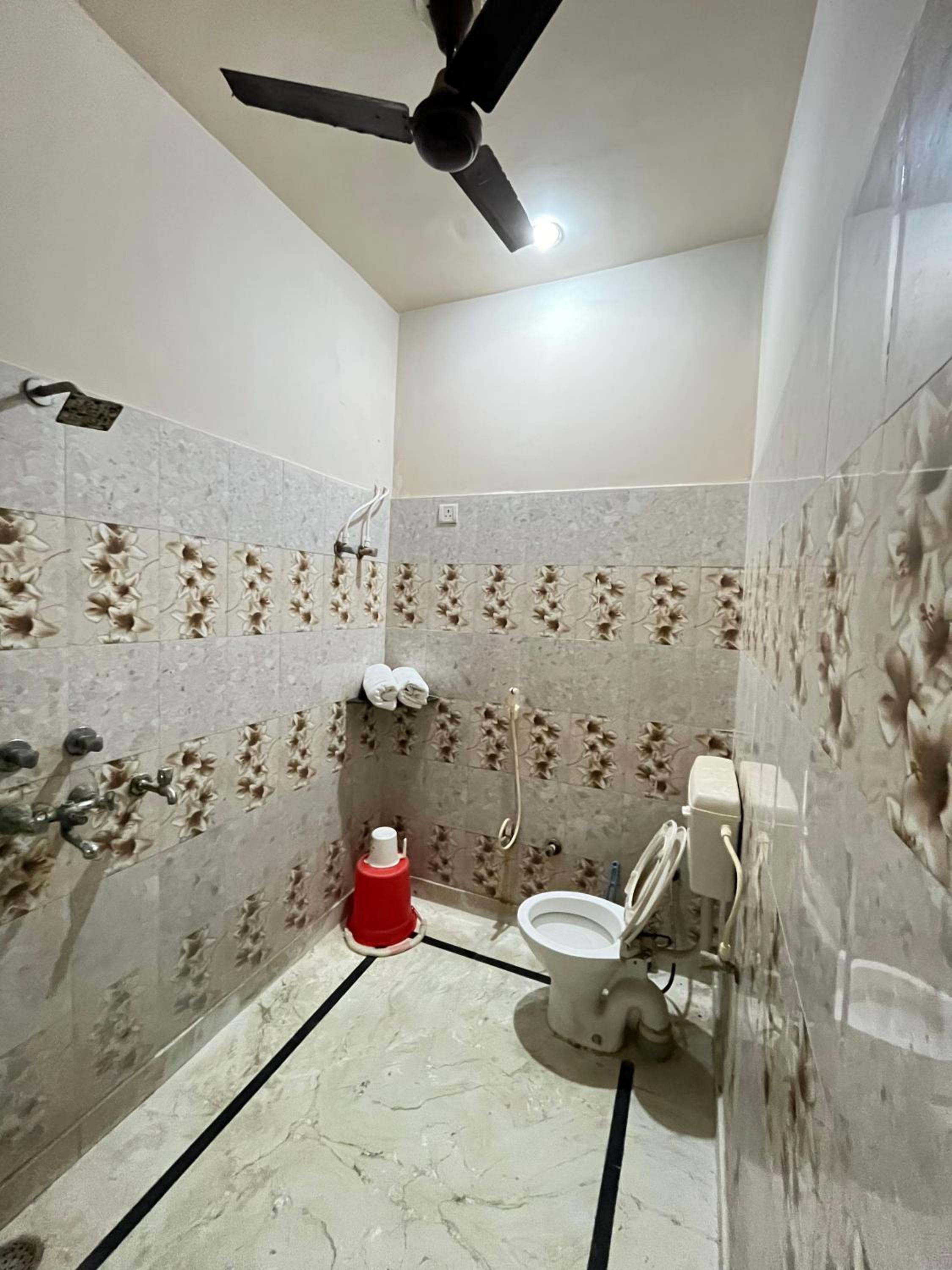 Double Room with Private Bathroom photo 2
