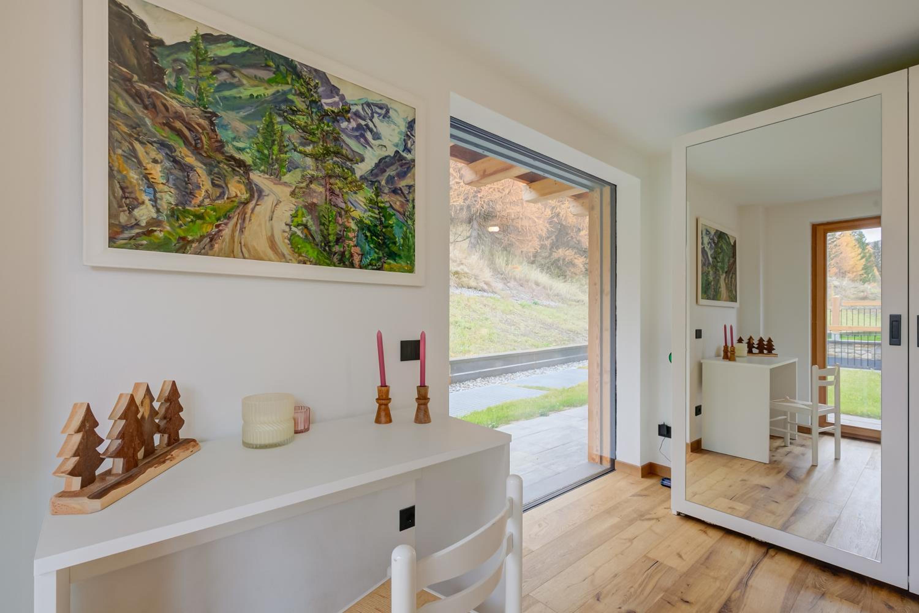 Apartment with Mountain View
