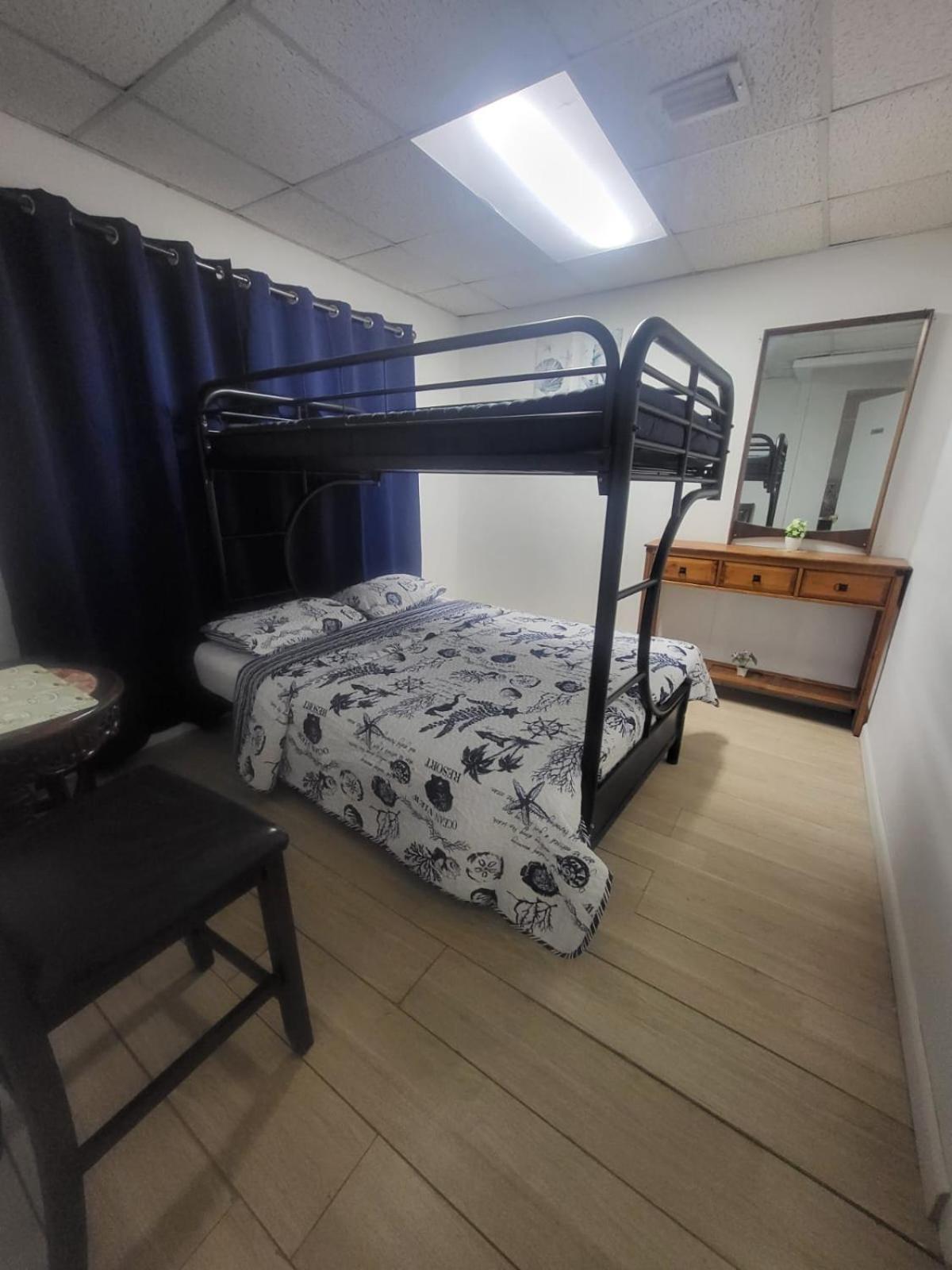 Double Room with Shared Bathroom photo 3