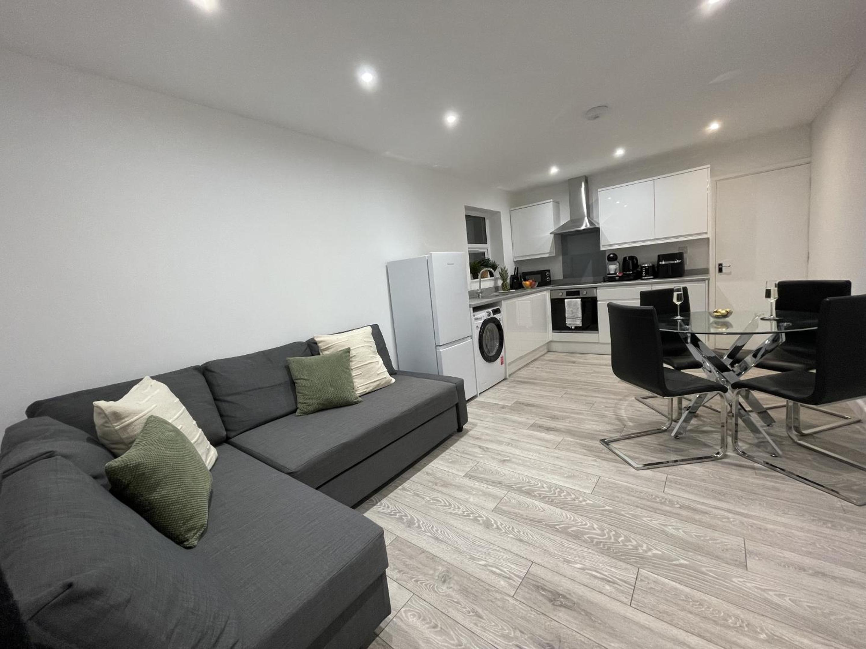 Deluxe One-Bedroom Apartment With City View photo 2