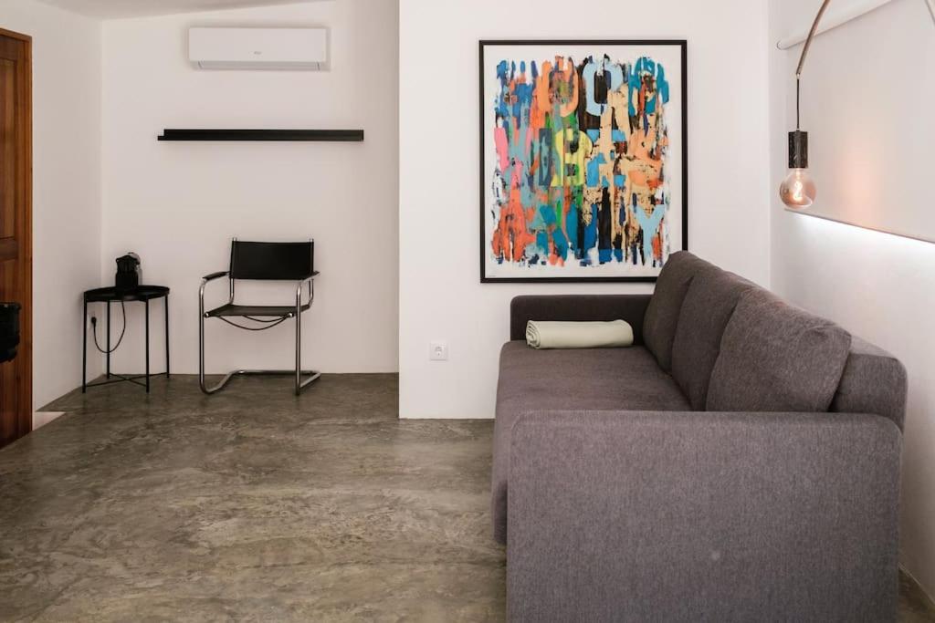 One-Bedroom House photo 1