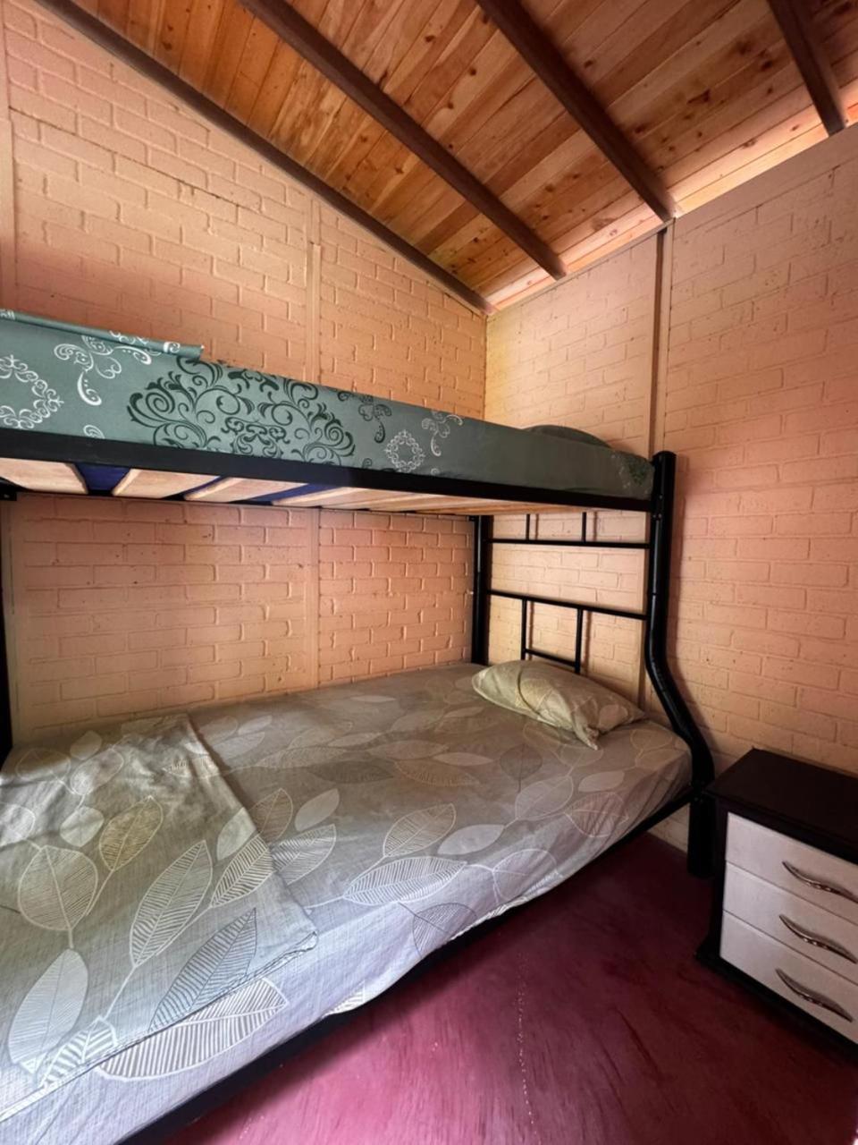 Six-Bedroom House photo 1