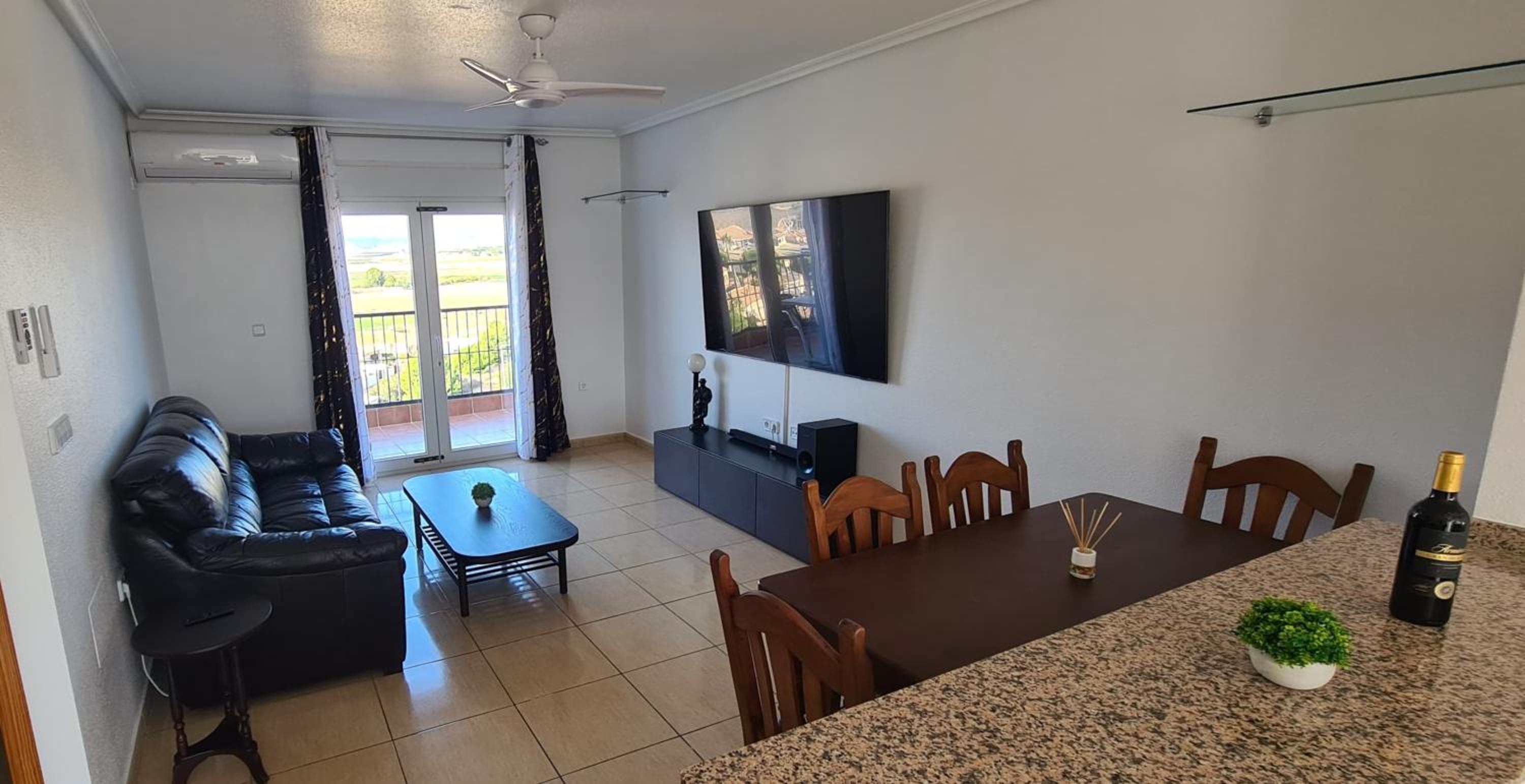Apartamento de dos habitaciones con balcón