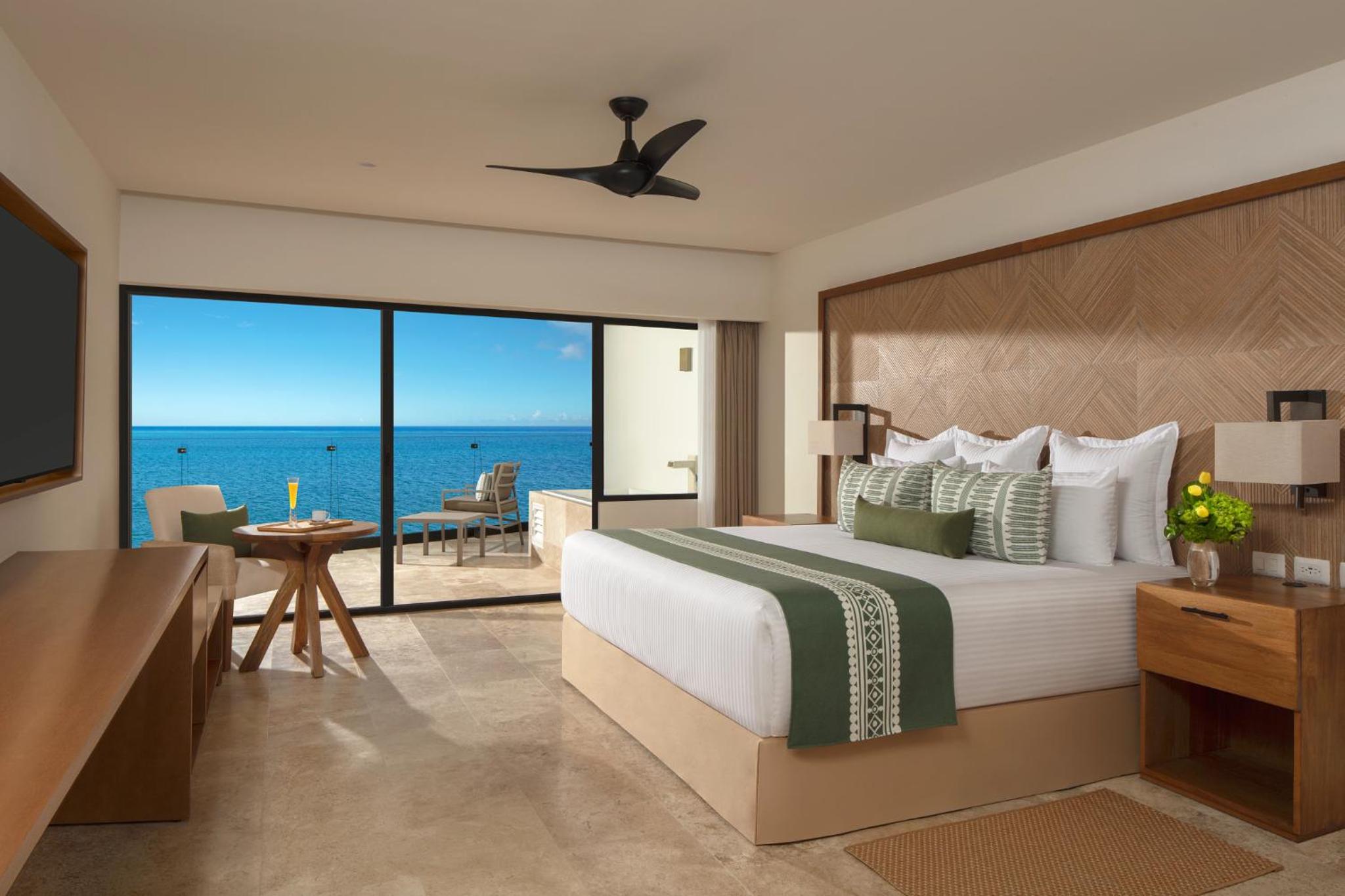 Relax in luxury with stunning ocean views!