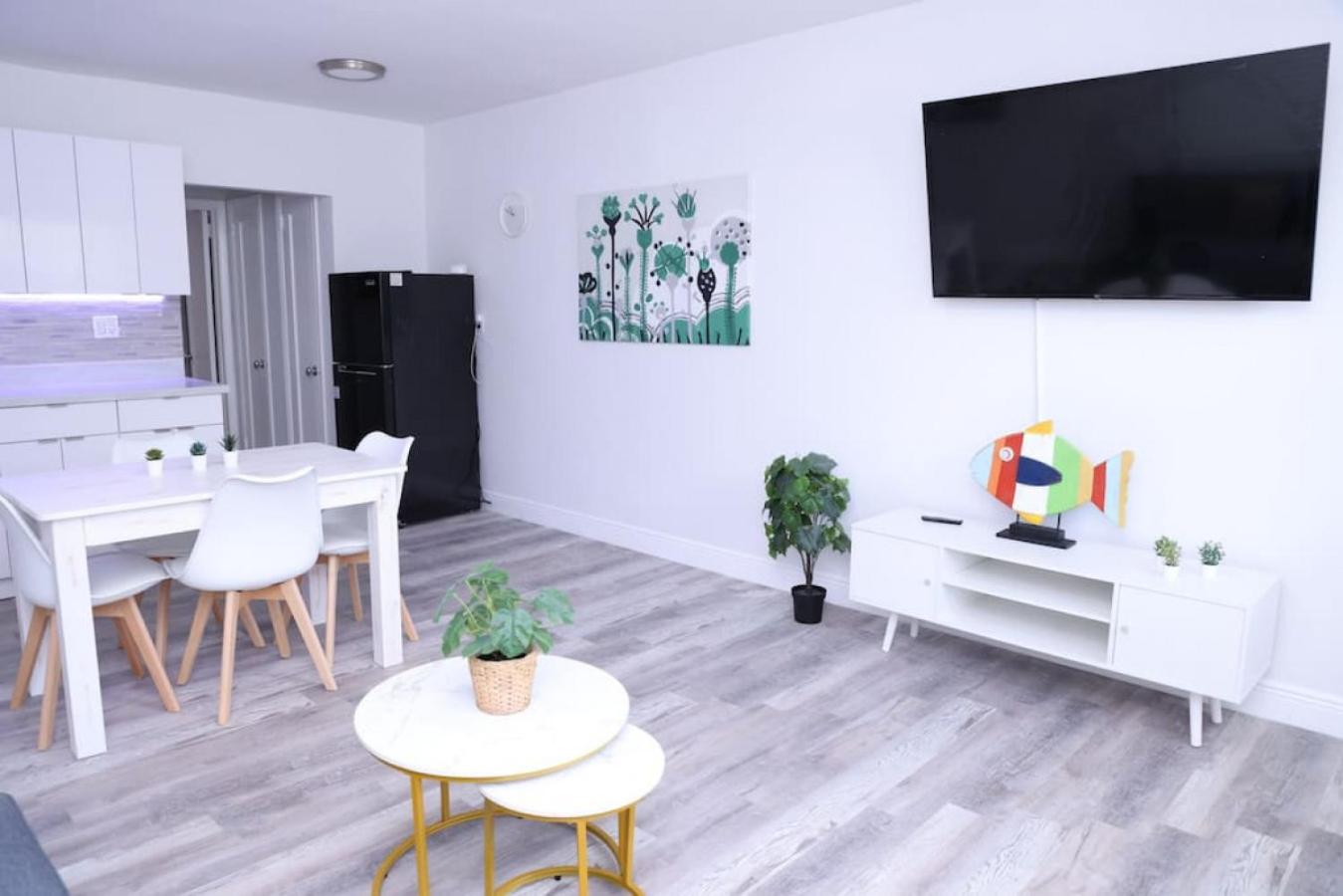 One-Bedroom Apartment photo 1