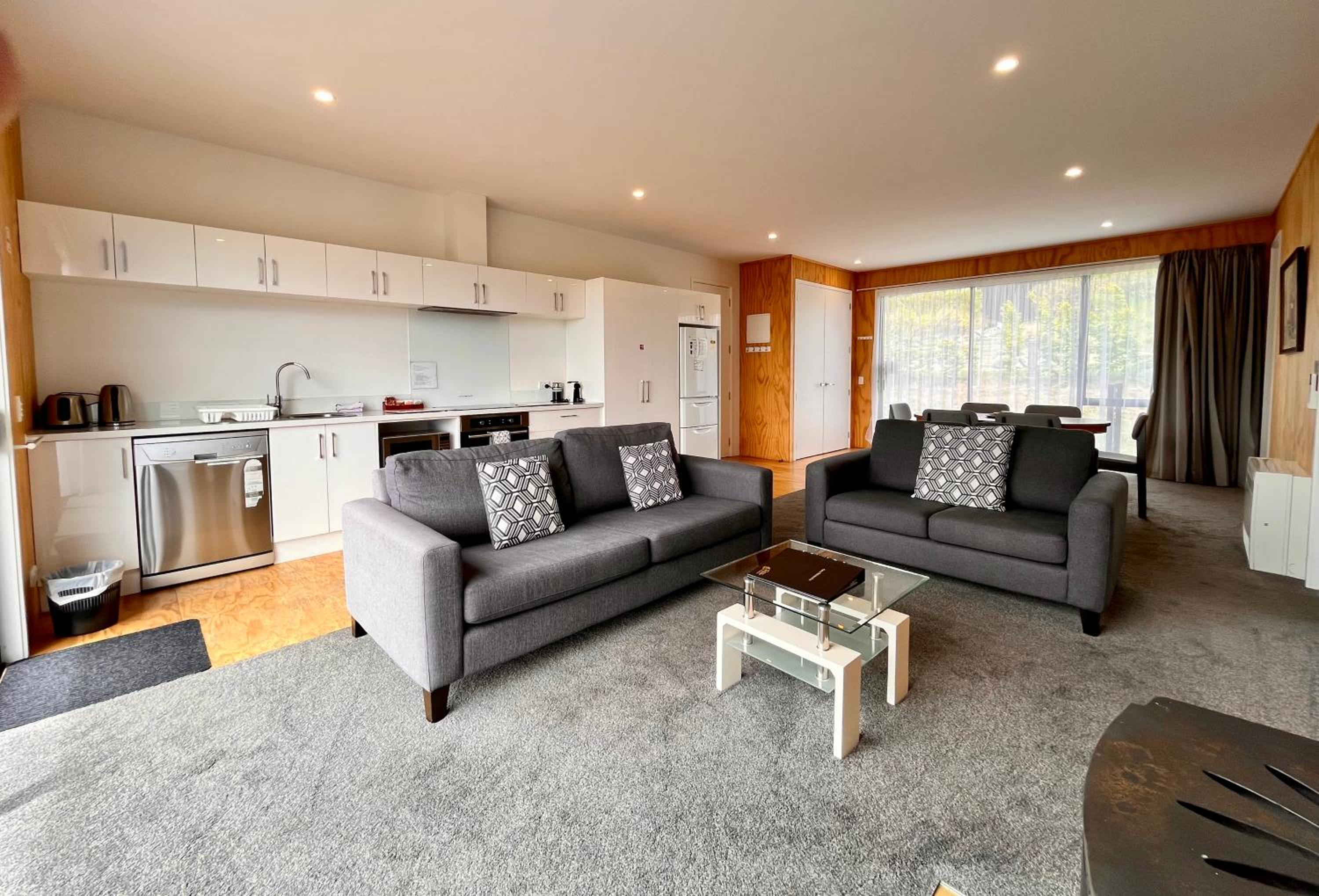 Two-Bedroom House - Photo 4