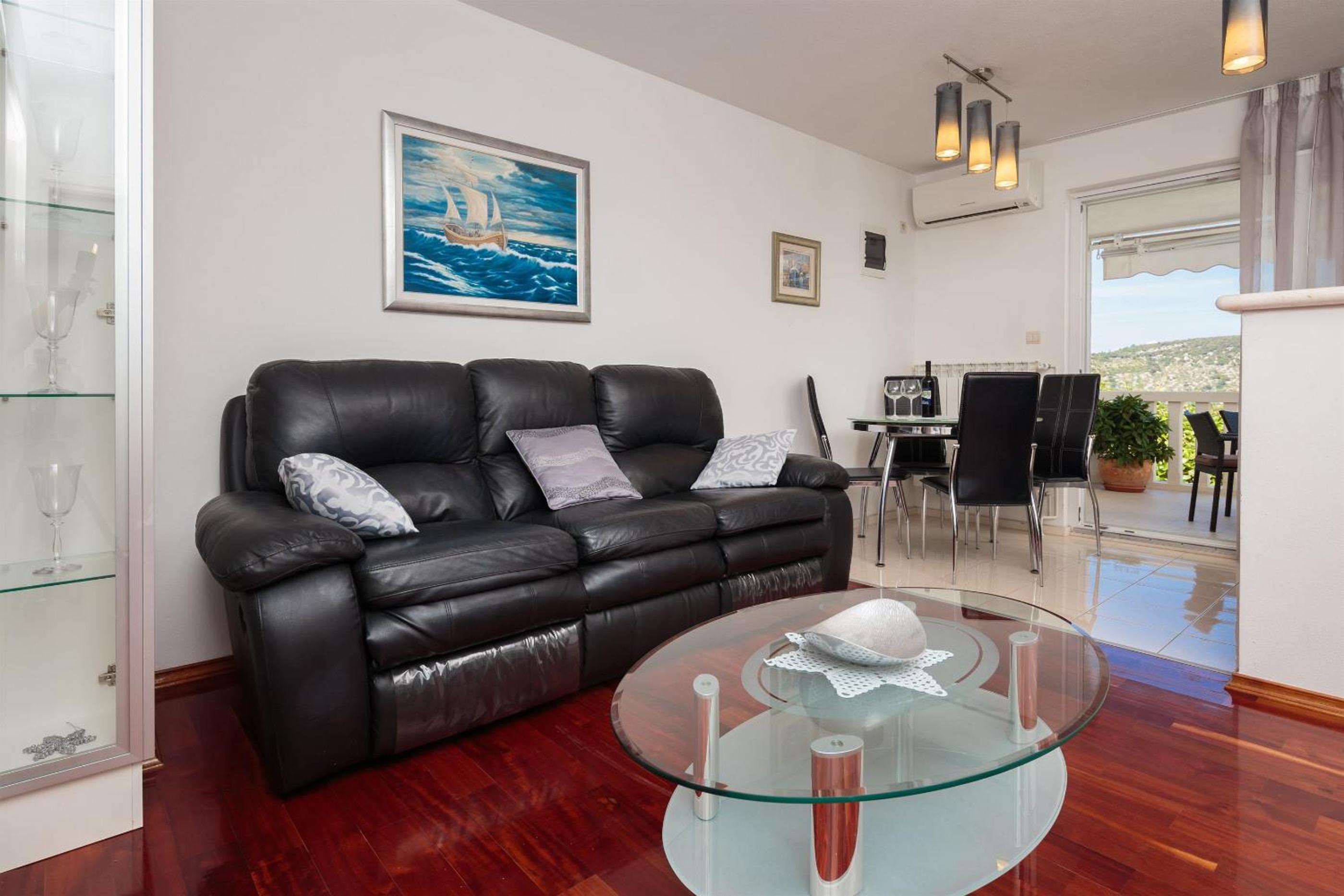 Three-Bedroom Vacation Home  photo 2