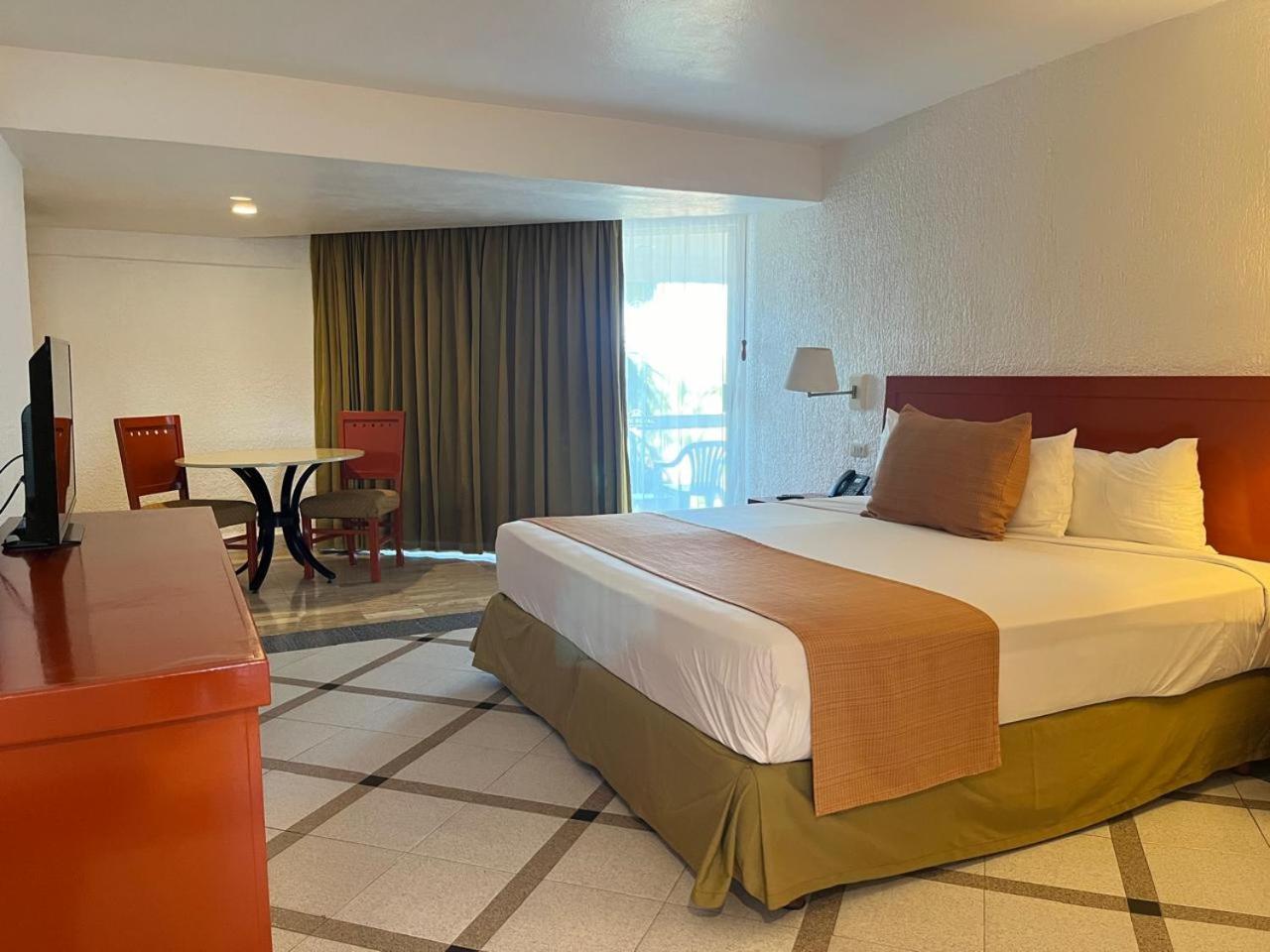 Deluxe Nature View - Great Room for Families