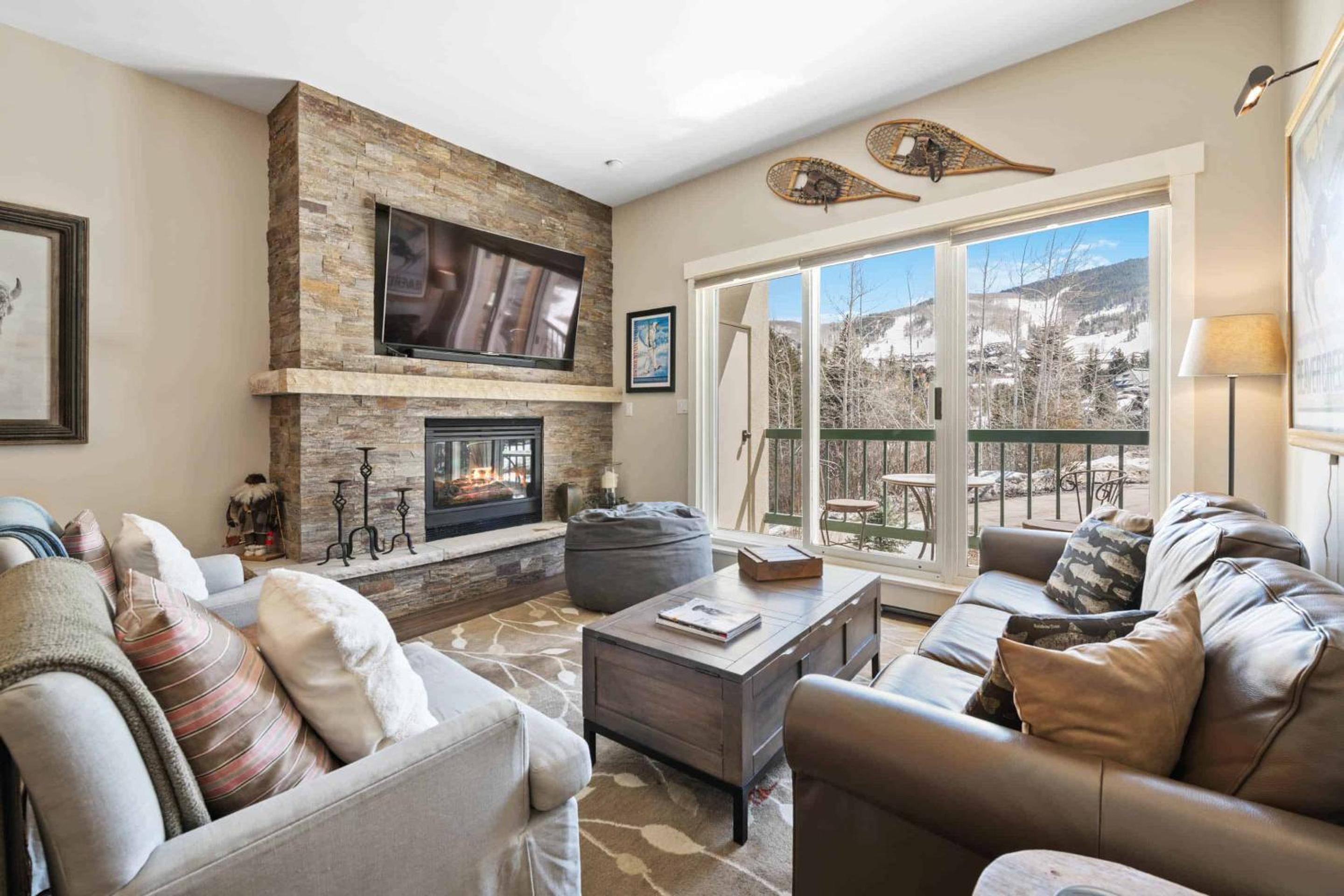 Two-Bedroom Apartment with Mountain View photo 1