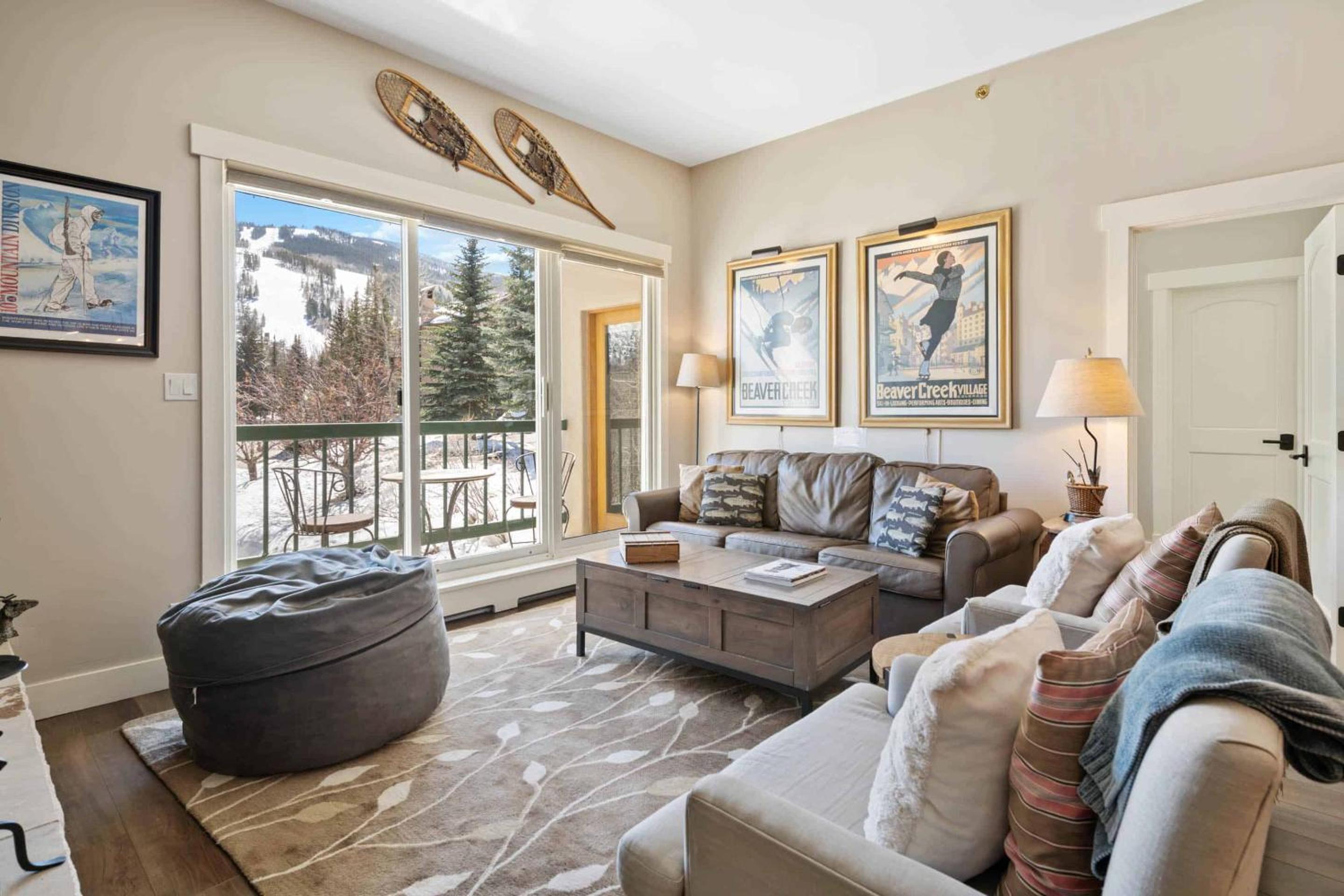 Two-Bedroom Apartment with Mountain View photo 2