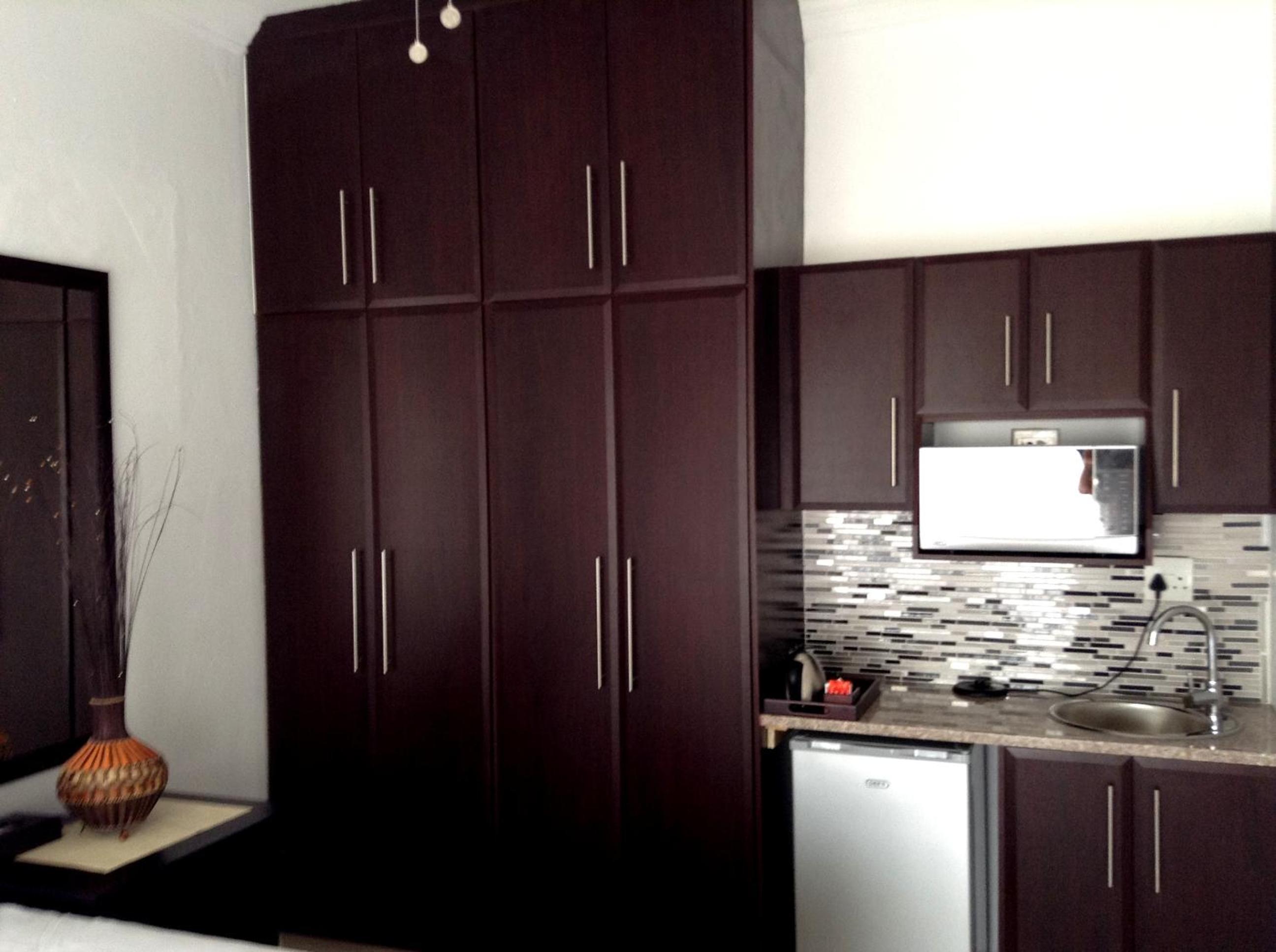 Deluxe Queen Room - Photo 6